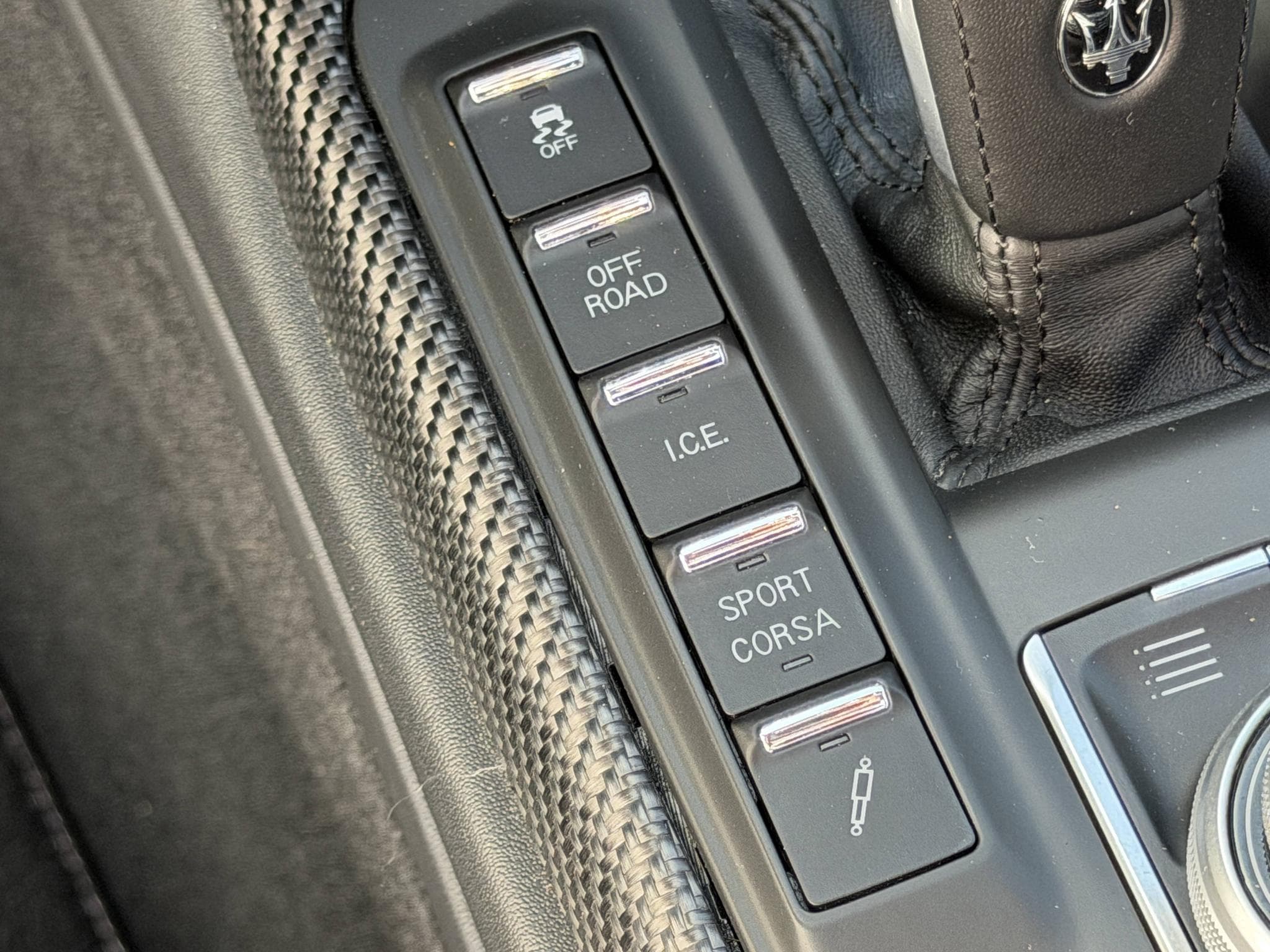 Maserati Levante Trofeo 3.8 V8 580ch / suivi complet réseau / config exceptio (2020) - Photo 49