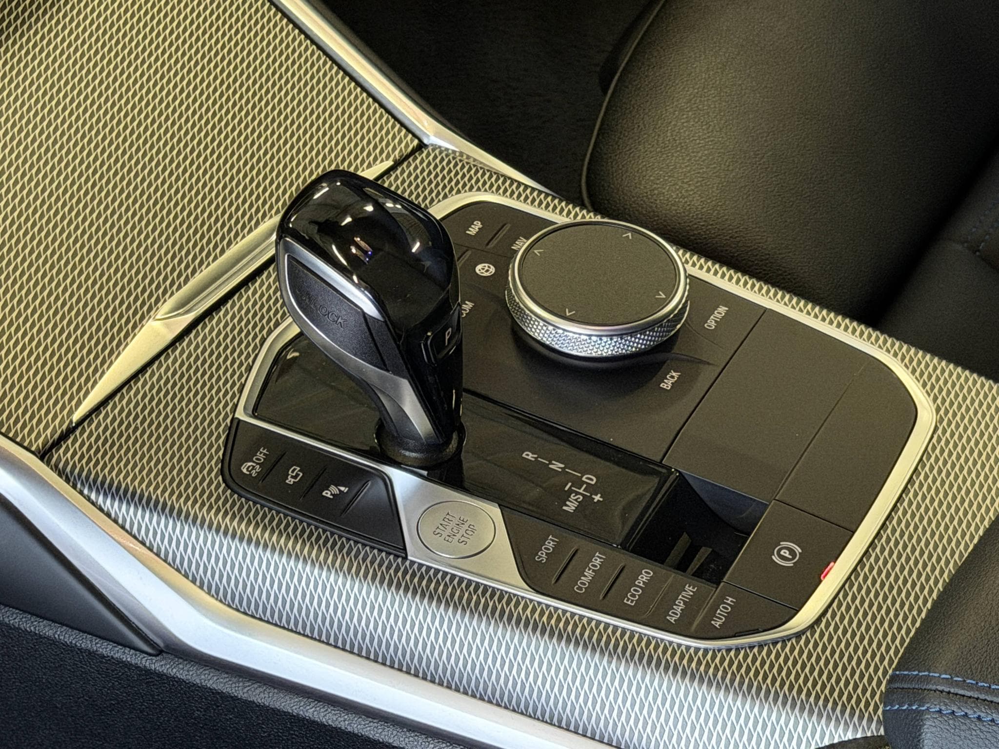BMW Série 3 M340 d xDrive M340d 340ch / Dravitgrau / 17 125€ d'options / (2020) - Photo 32