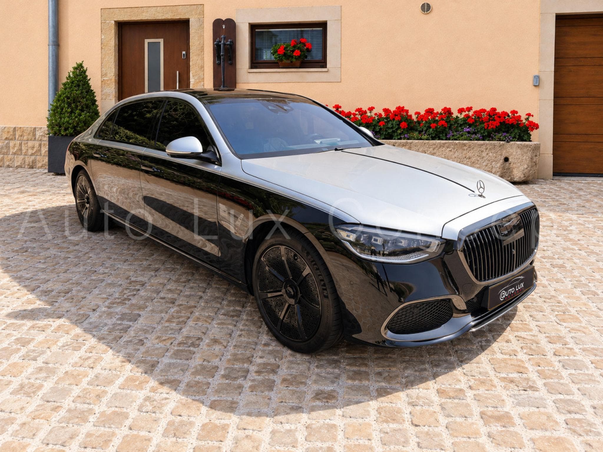 Mercedes S 680 Maybach Maybach 4MATIC Night Series (2023) - Photo 3