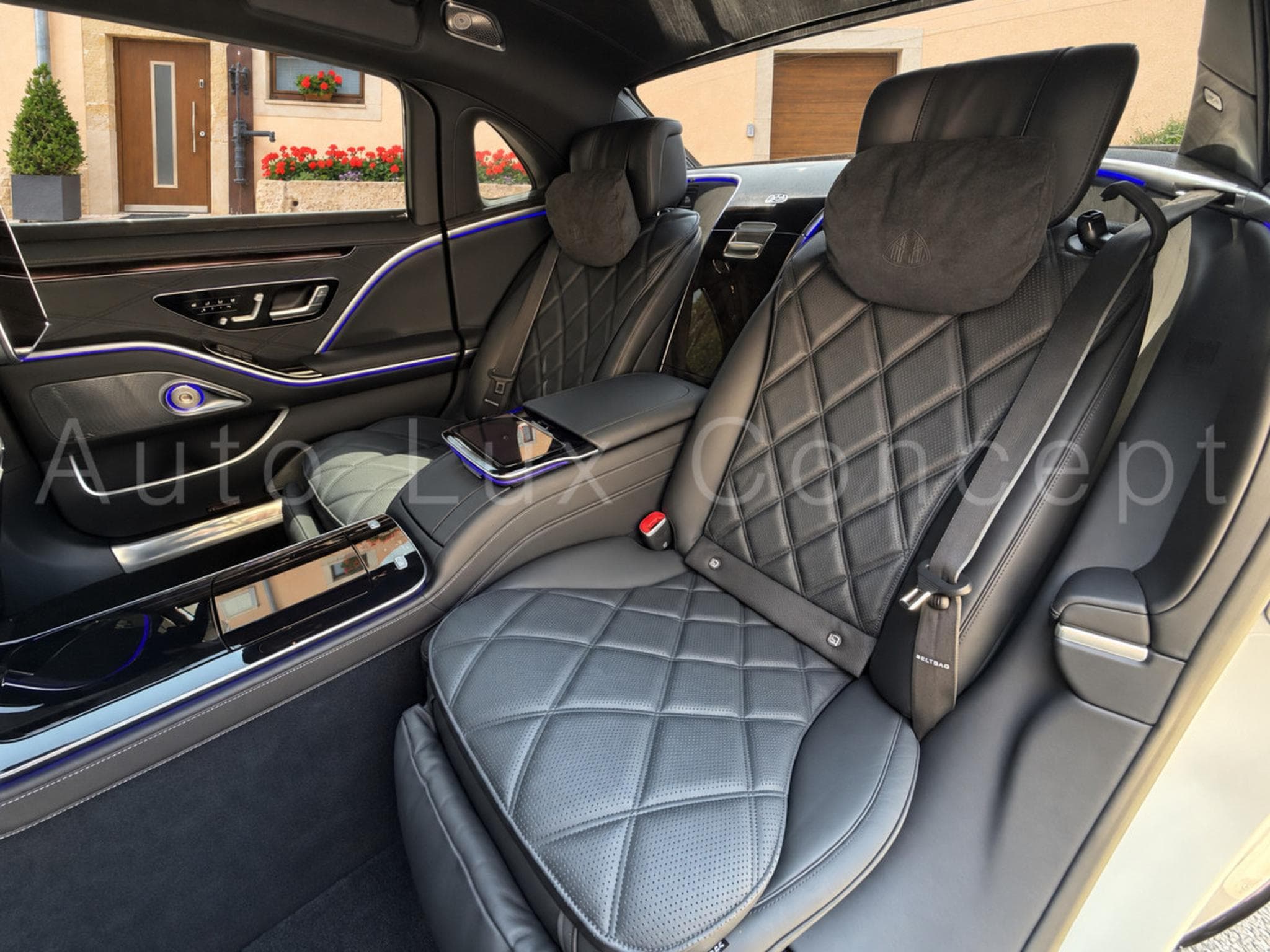 Mercedes S 680 Maybach Maybach 4MATIC Night Series (2023) - Photo 10