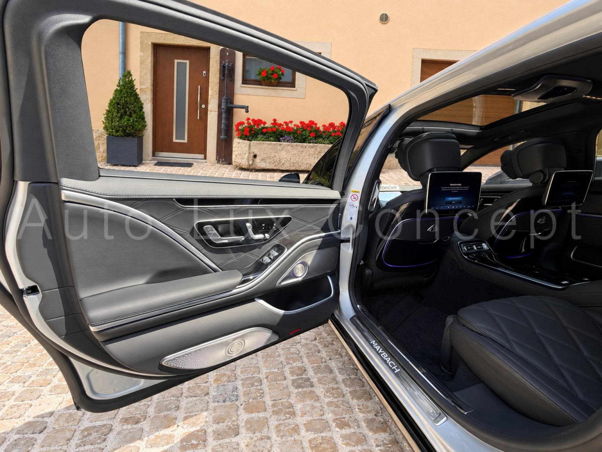 Mercedes S 680 Maybach Maybach 4MATIC Night Series (2023) - Photo 26