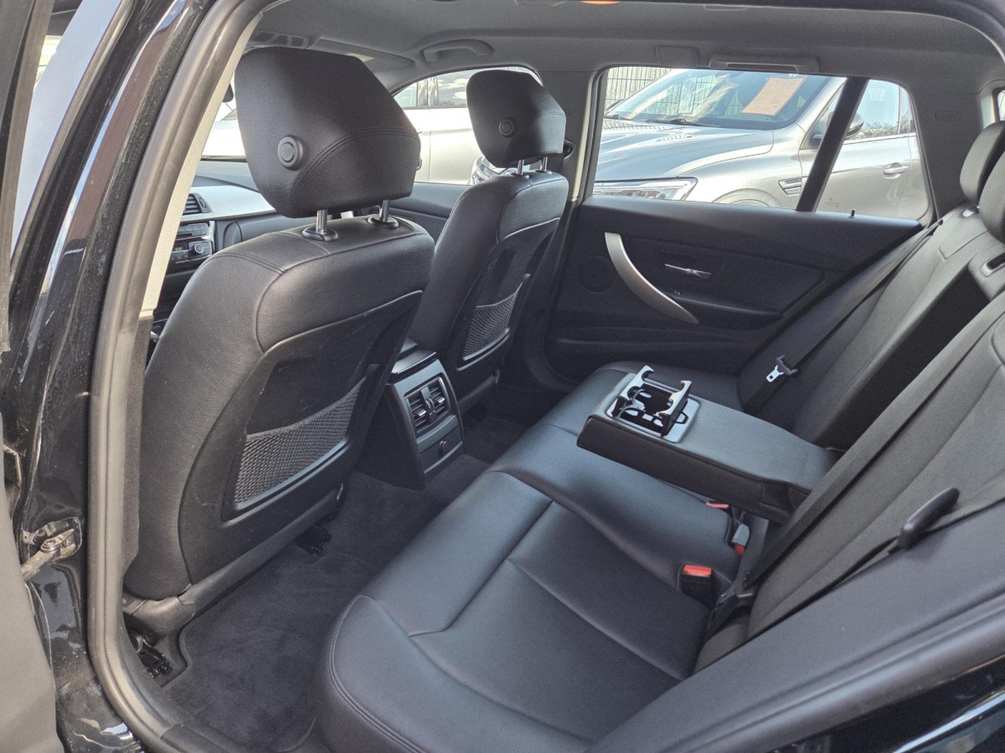 BMW 318 dA 136CV (2019) - Foto 17