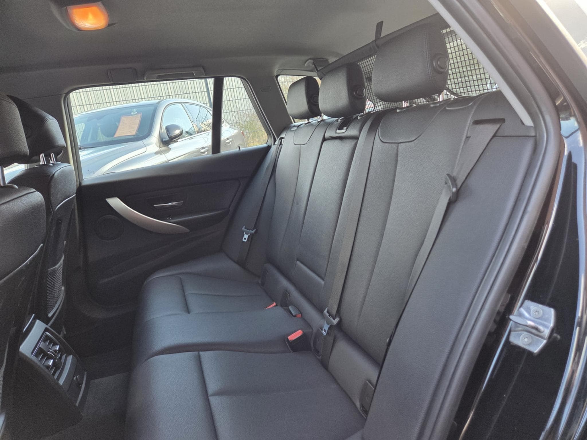 BMW 318 dA 136CV (2019) - Foto 18