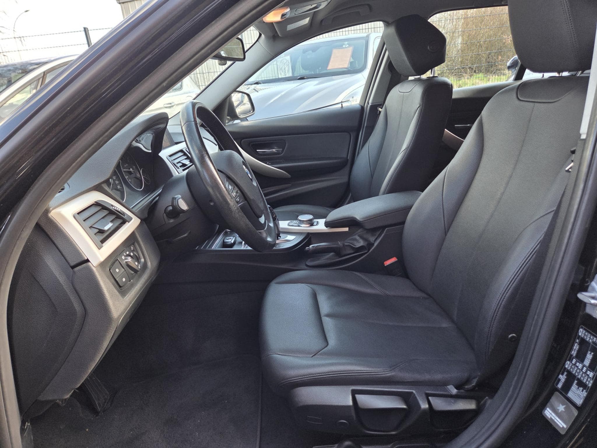 BMW 318 dA 136CV (2019) - Foto 6