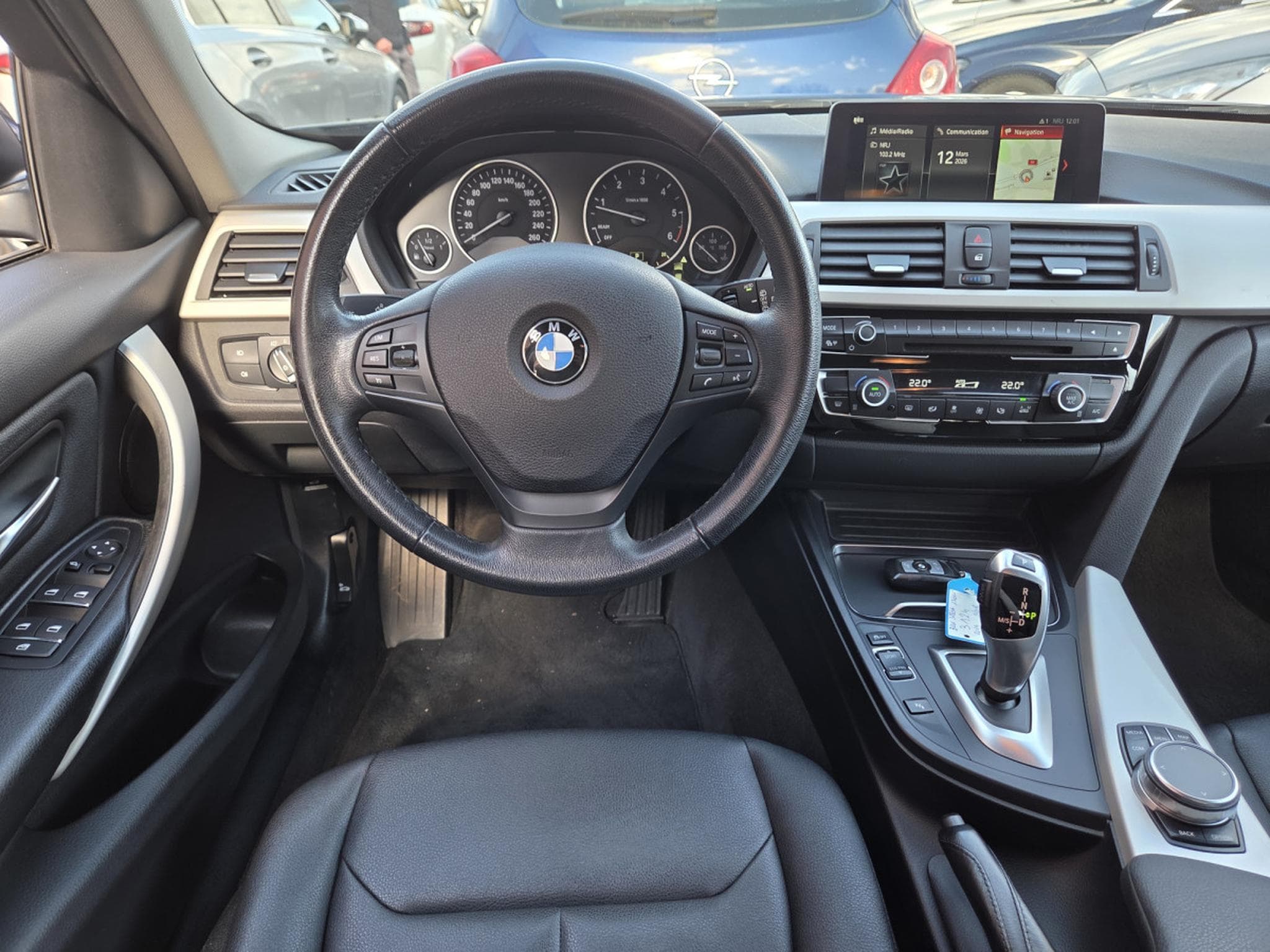 BMW 318 dA 136CV (2019) - Foto 9