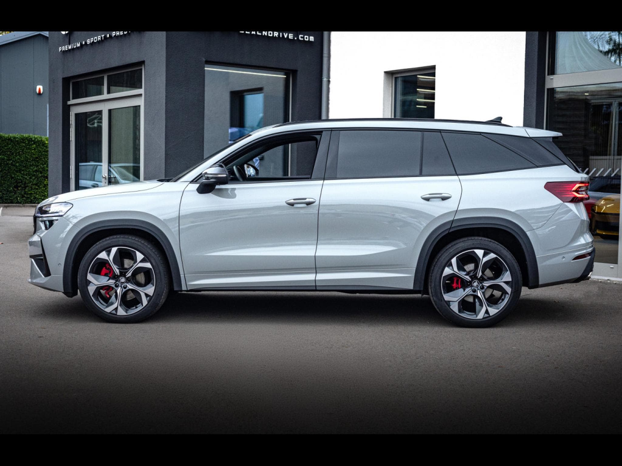 Skoda Kodiaq RS 2.0 TSI 4X4 - 7 PLACES - WARRANTY 07/2029 (2026) - Foto 2