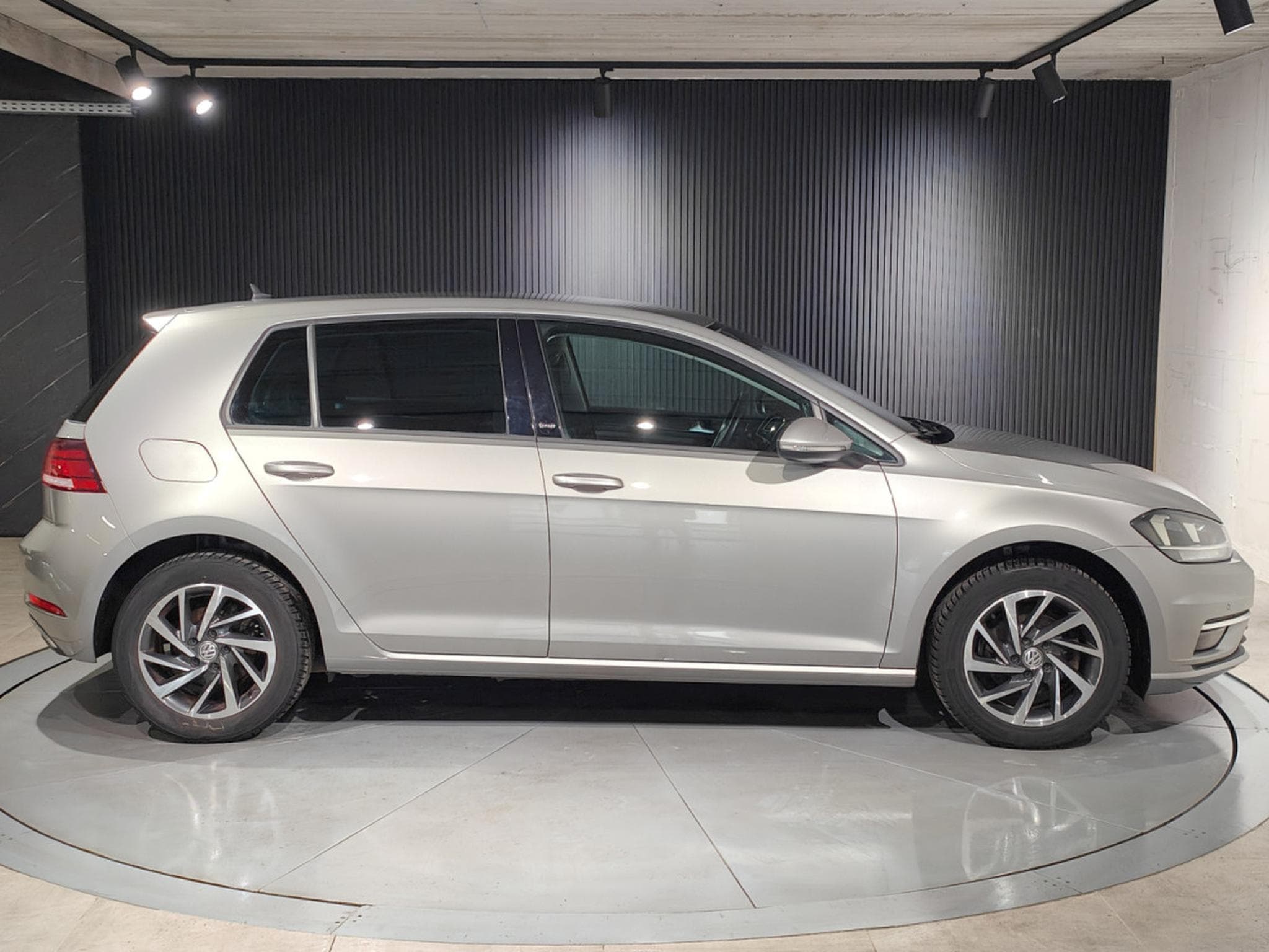 VW Golf 1.0 TSI SOUND CARPLAY GPS BLUETOOTH CAMERA (2018) - Photo 2