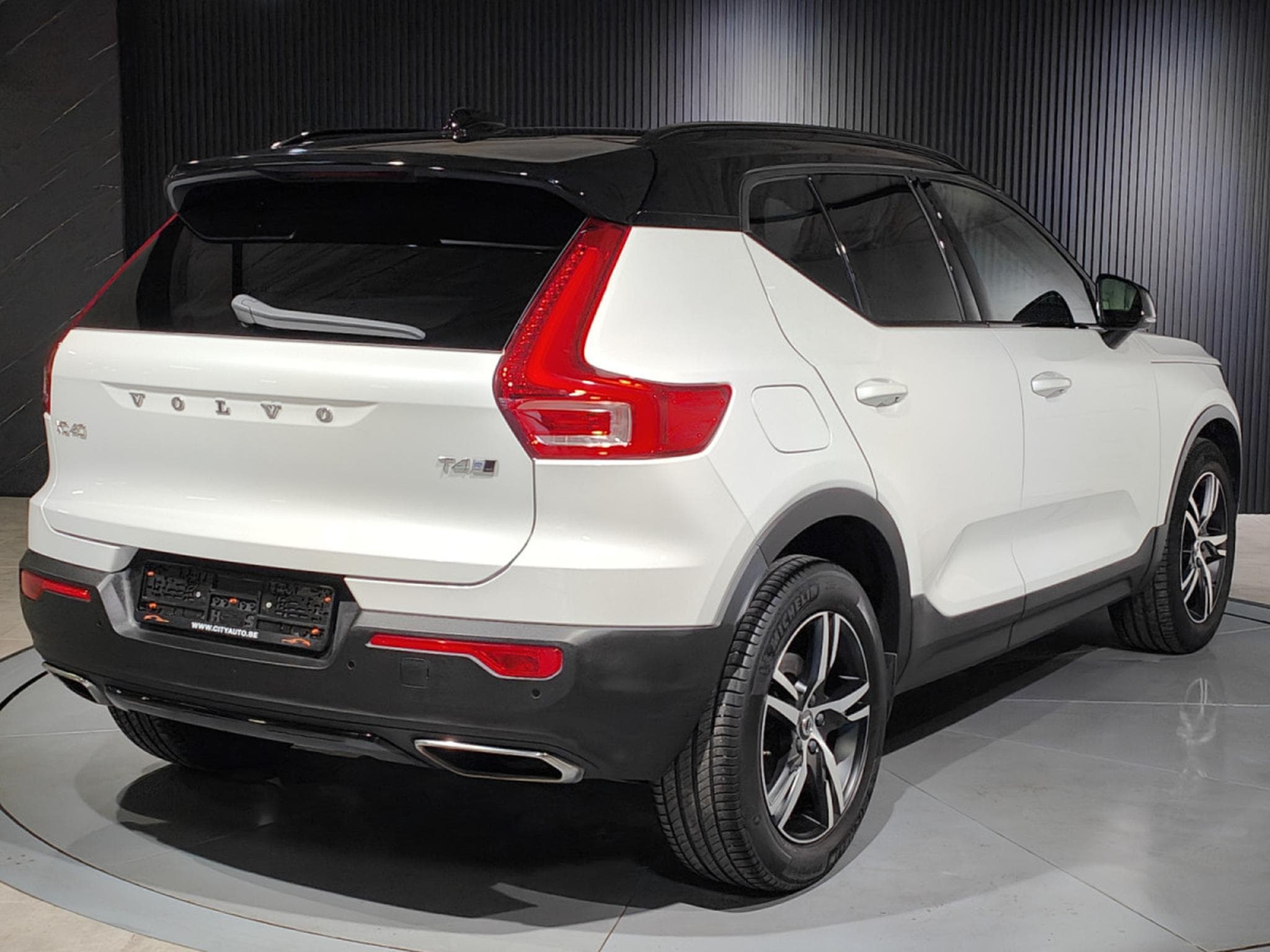 Volvo XC40 T4 GEARTRONIC R-DESIGN 4X4 CARPLAY TOIT OUVRANT SIEGES CHAUF (2019) - Photo 3