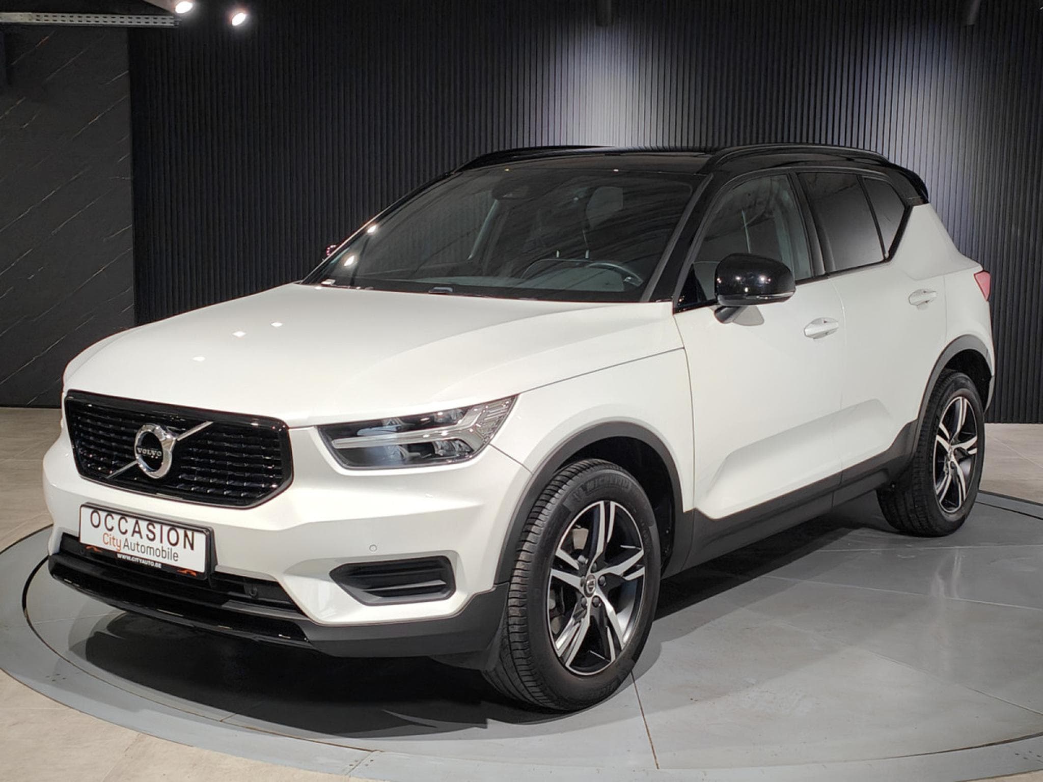 Volvo XC40 T4 GEARTRONIC R-DESIGN 4X4 CARPLAY TOIT OUVRANT SIEGES CHAUF (2019) - Photo 6