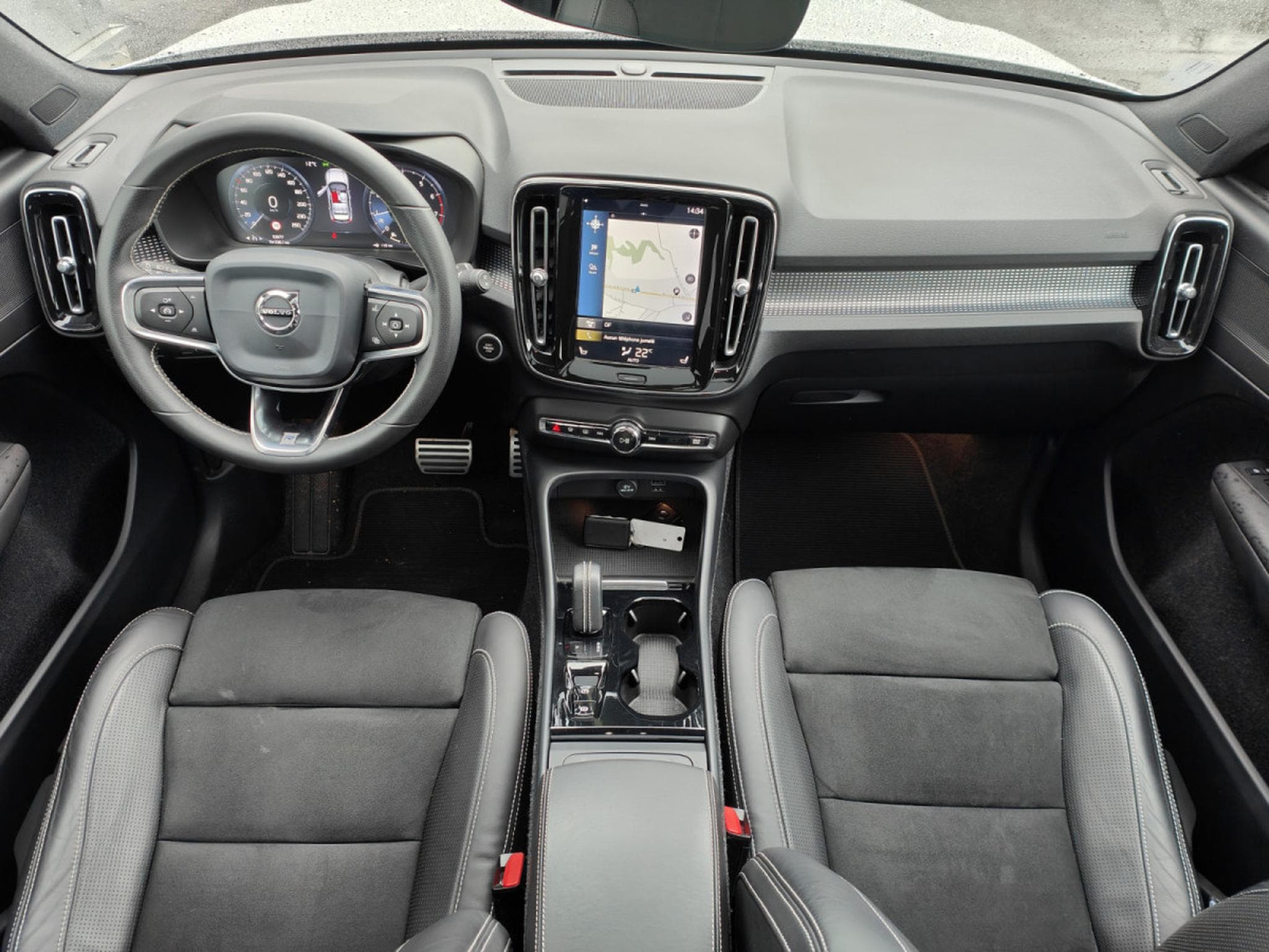 Volvo XC40 T4 GEARTRONIC R-DESIGN 4X4 CARPLAY TOIT OUVRANT SIEGES CHAUF (2019) - Photo 12
