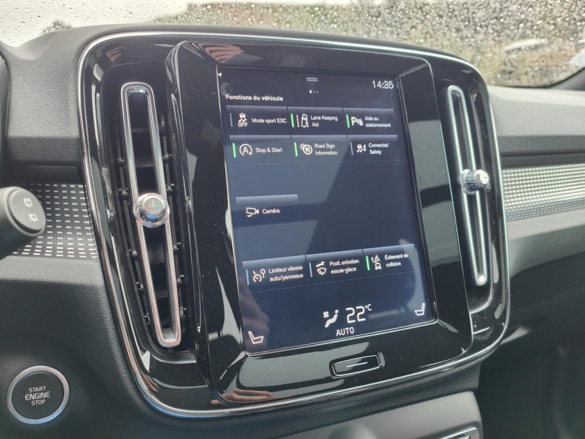 Volvo XC40 T4 GEARTRONIC R-DESIGN 4X4 CARPLAY TOIT OUVRANT SIEGES CHAUF (2019) - Photo 18