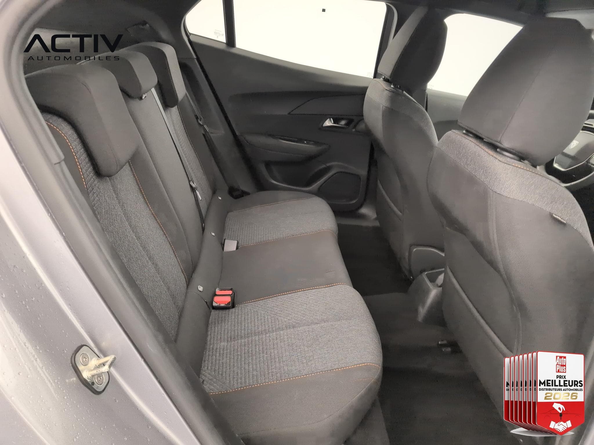 Peugeot 2008 Hybrid 136 e-DCS6 Style (2025) - Foto 10