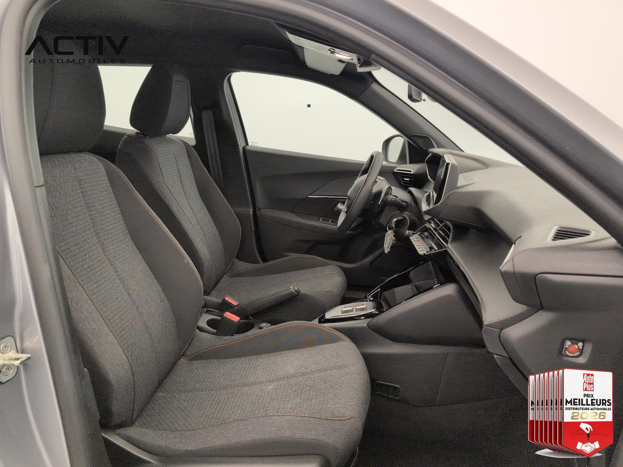 Peugeot 2008 Hybrid 136 e-DCS6 Style (2025) - Foto 9