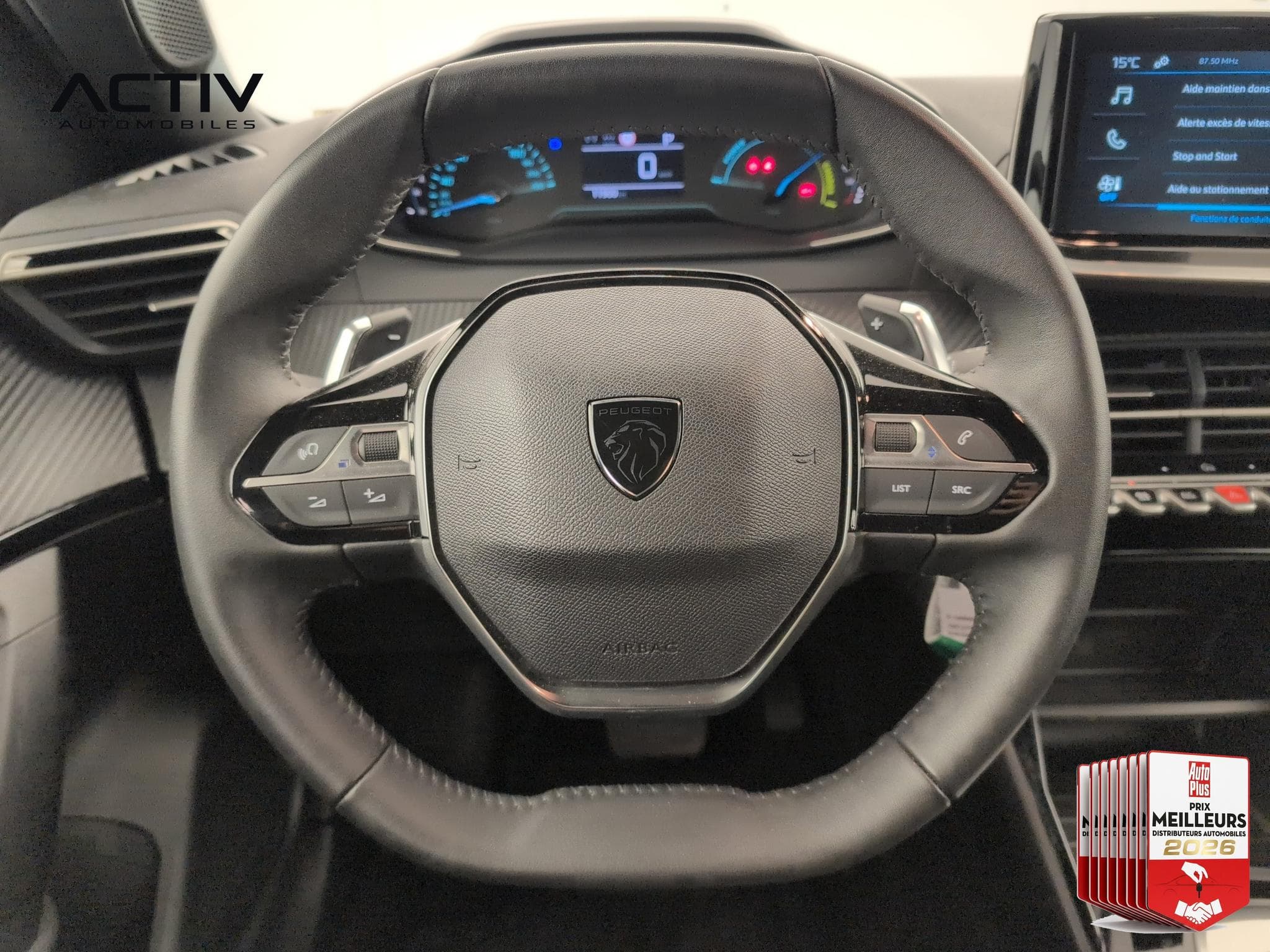 Peugeot 2008 Hybrid 136 e-DCS6 Style (2025) - Foto 14