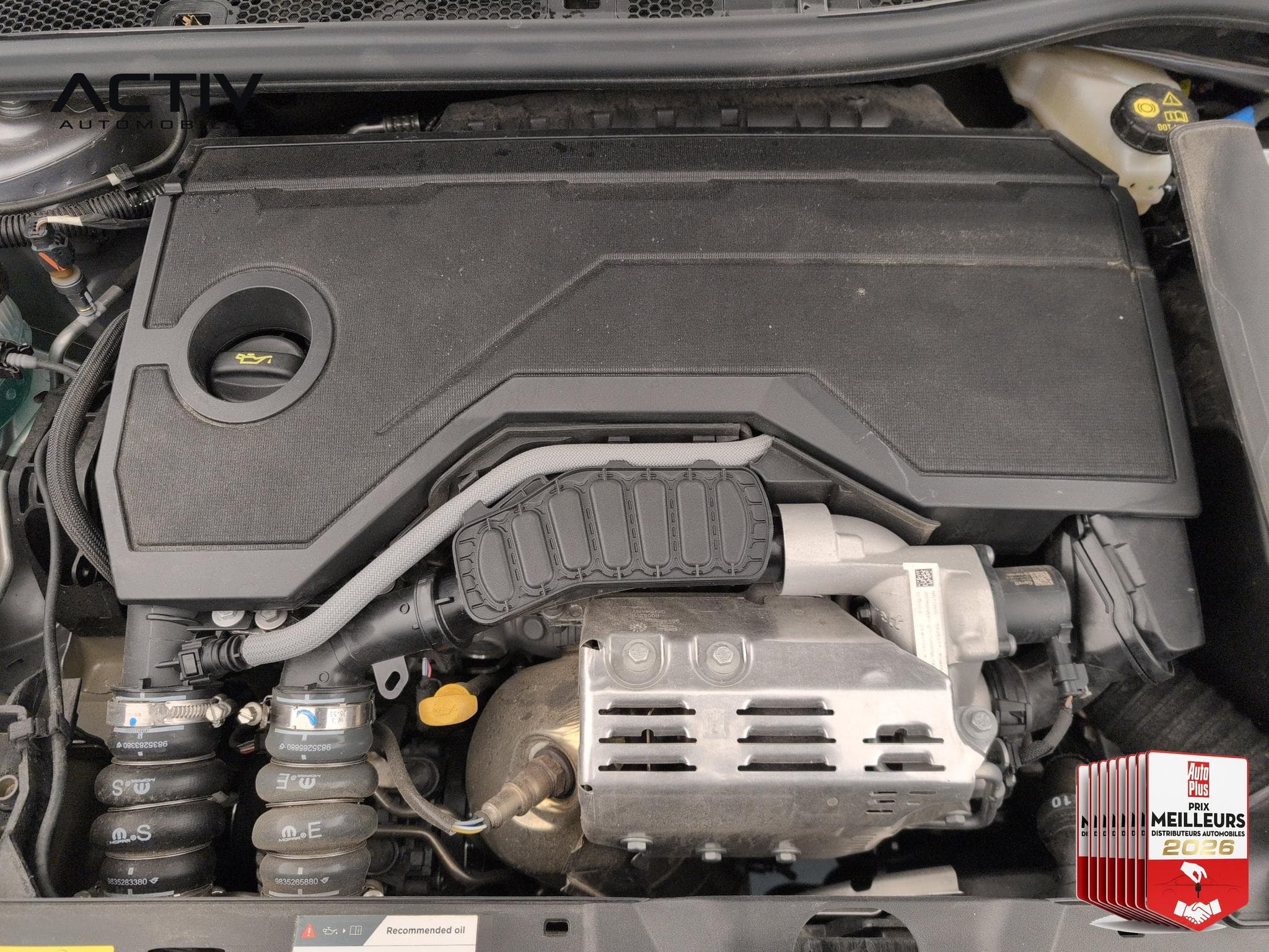 Peugeot 2008 Hybrid 136 e-DCS6 Style (2025) - Foto 19