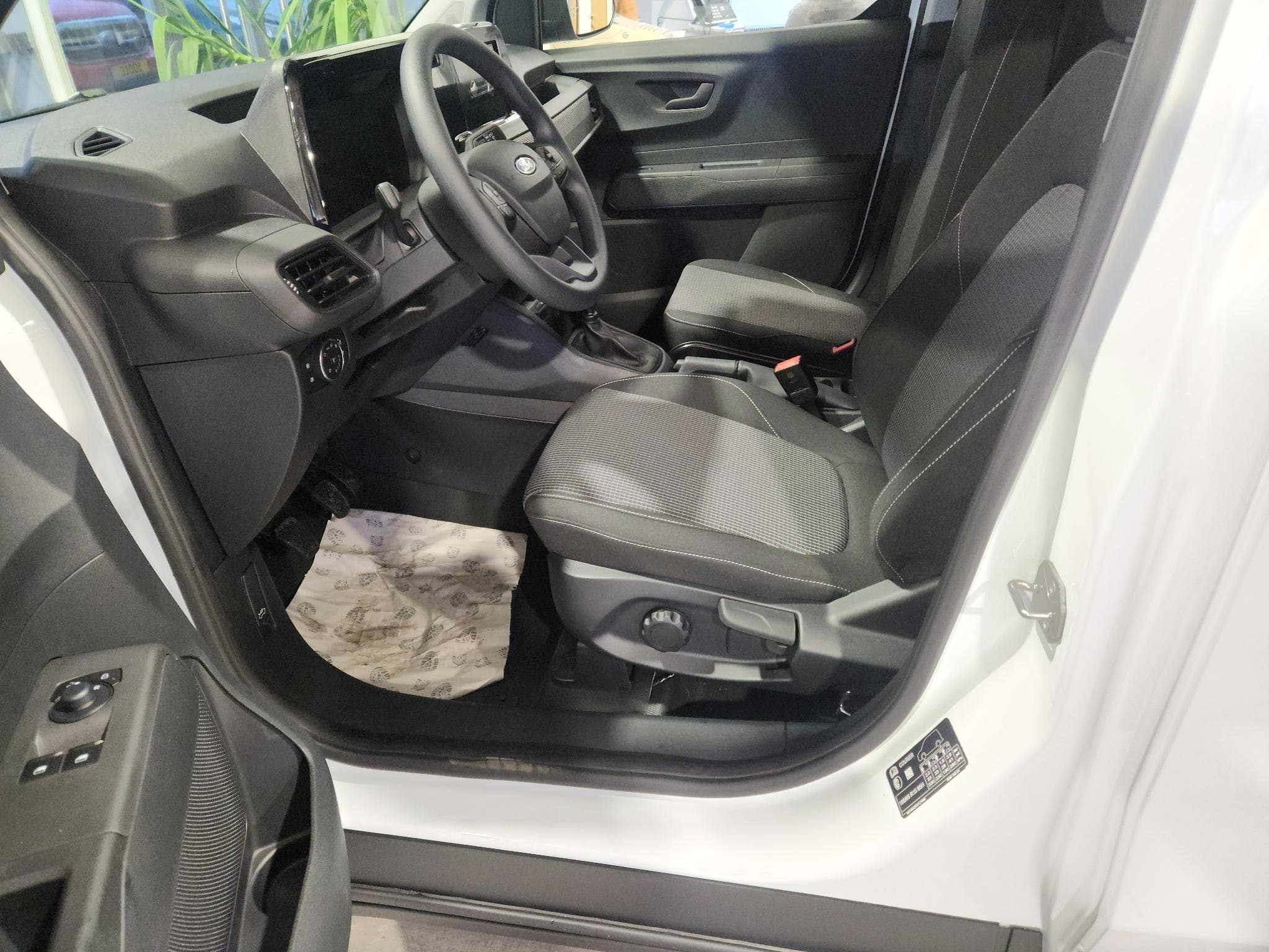Ford Transit Courier 1.0 EcoBoost (2026) - Photo 5