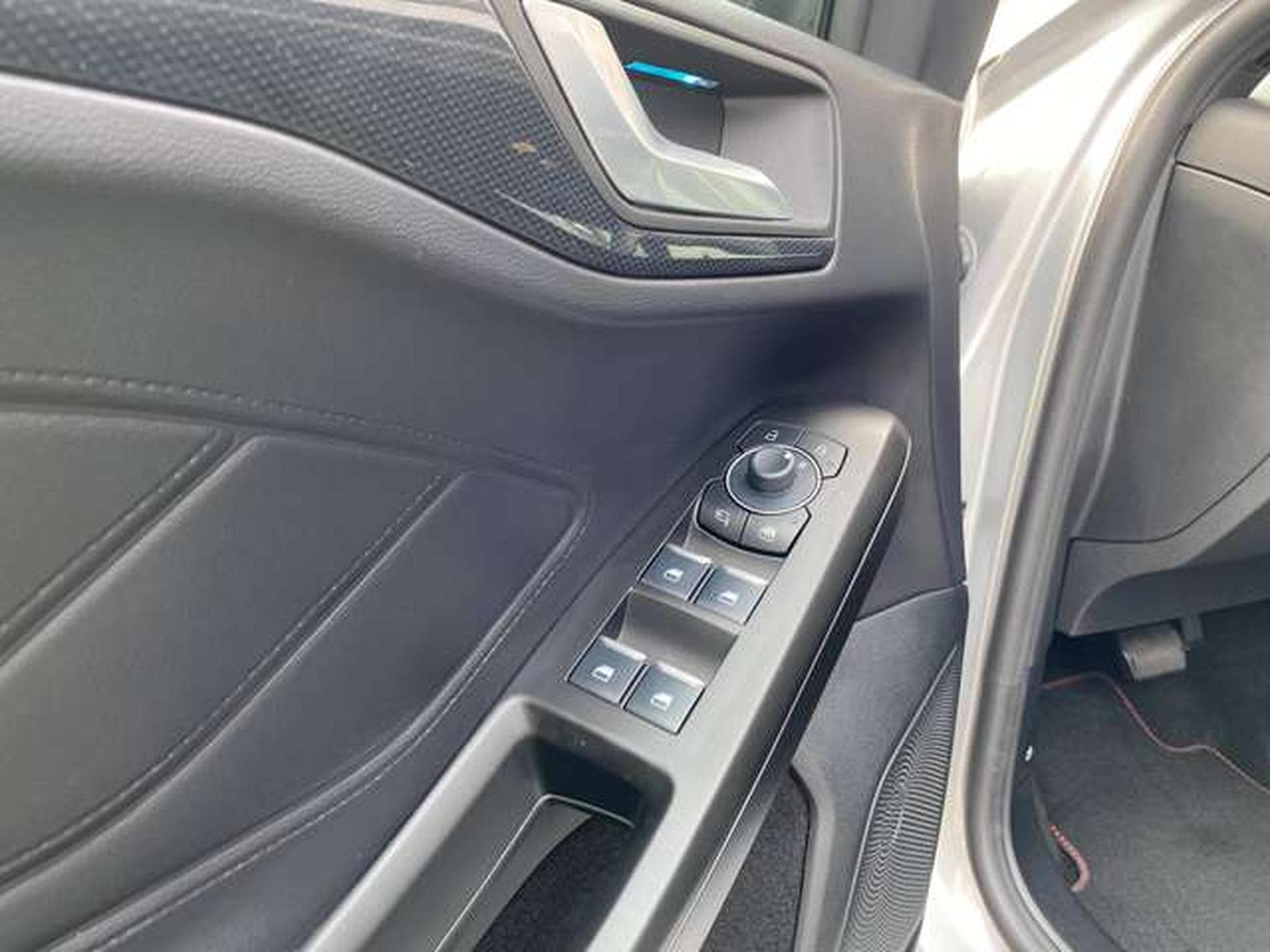 Ford Focus Focus ST-LINE Jusqu'à 36 mois de garantie (2025) - Photo 9