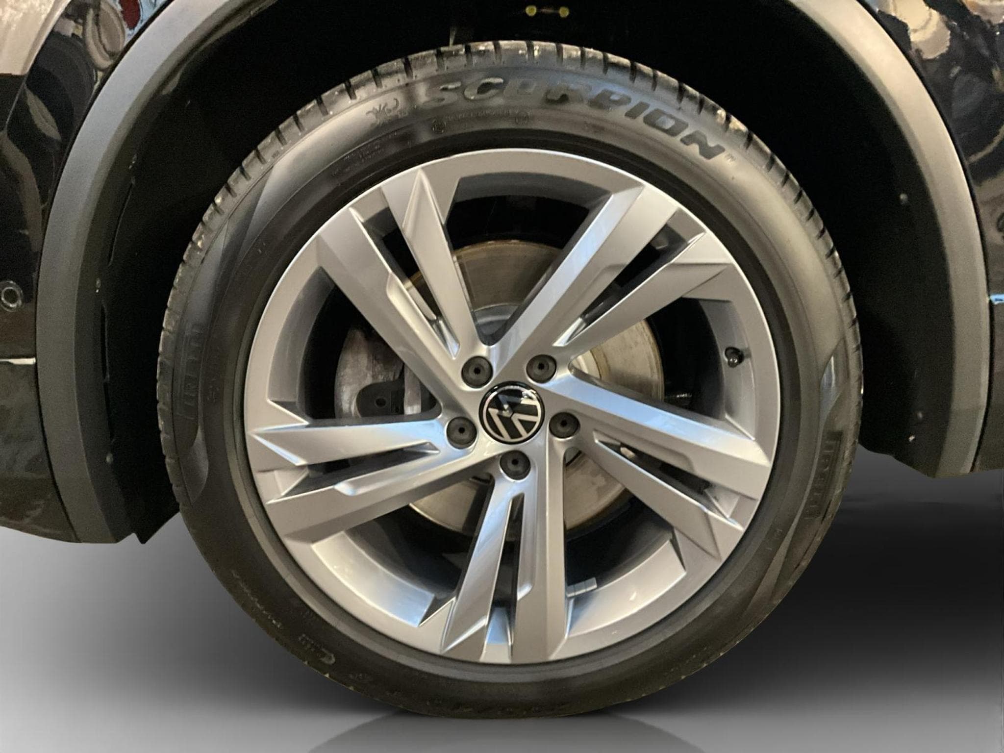 VW Tiguan R-Line+DSG+4M+Matrix-LED+AHK (2022) - Foto 8