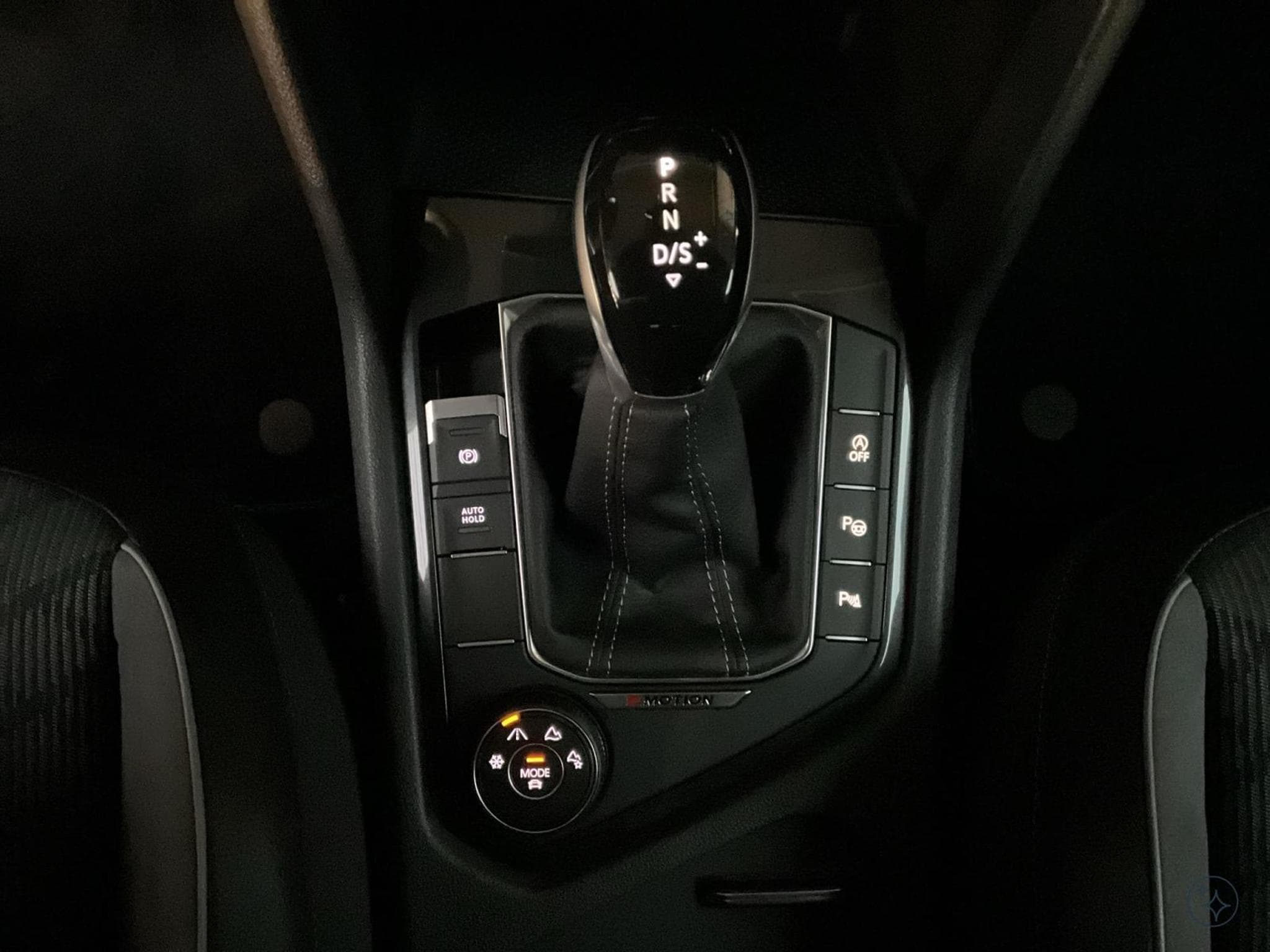 VW Tiguan R-Line+DSG+4M+Matrix-LED+AHK (2022) - Foto 12