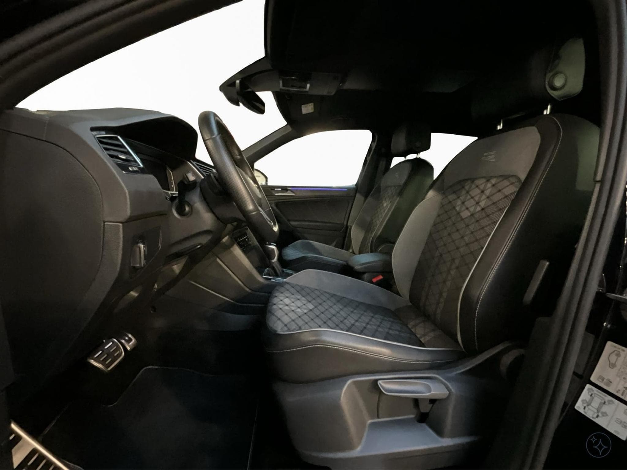 VW Tiguan R-Line+DSG+4M+Matrix-LED+AHK (2022) - Foto 9