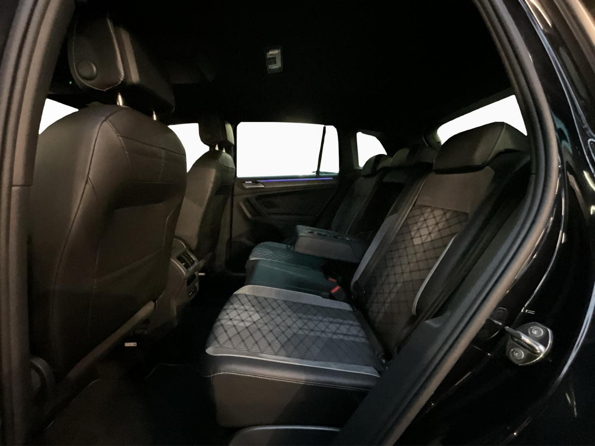 VW Tiguan R-Line+DSG+4M+Matrix-LED+AHK (2022) - Foto 15