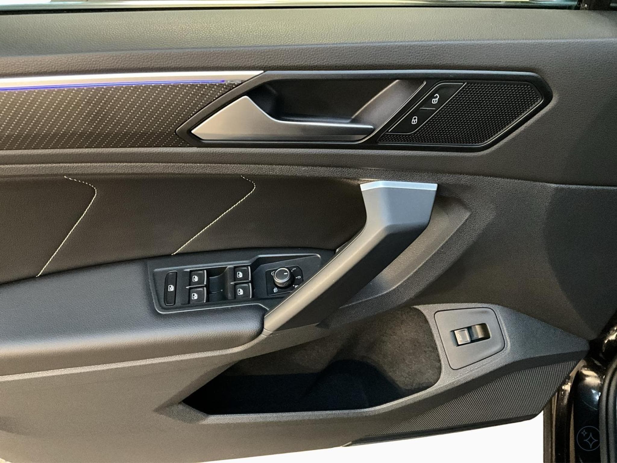 VW Tiguan R-Line+DSG+4M+Matrix-LED+AHK (2022) - Foto 14