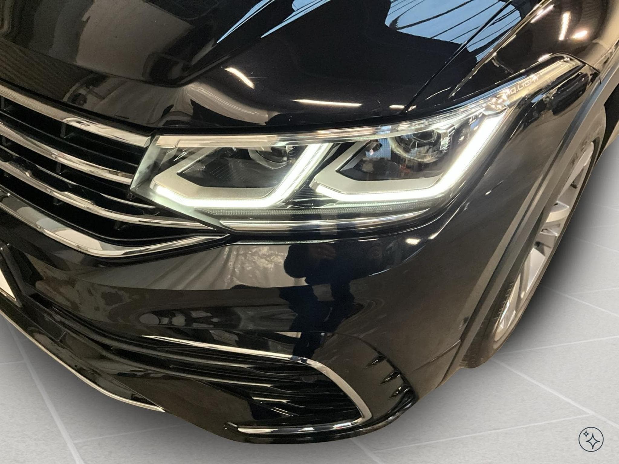 VW Tiguan R-Line+DSG+4M+Matrix-LED+AHK (2022) - Foto 17