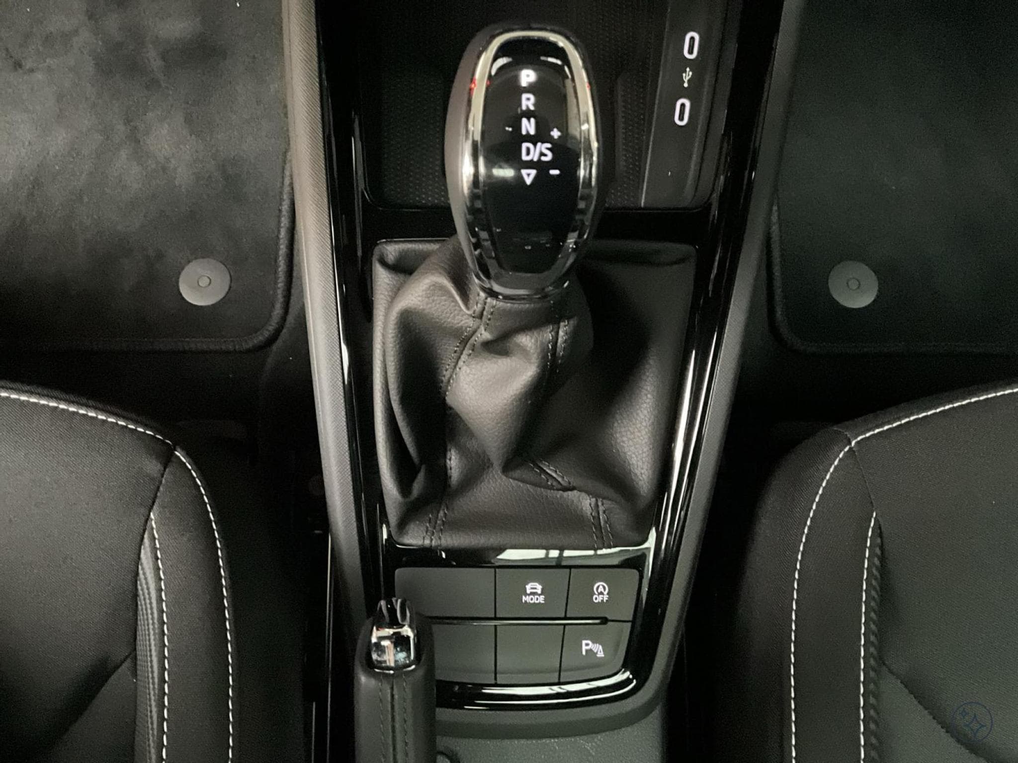 Skoda Kamiq Monte-Carlo+DSG+LED+NAVI+DAB+PANO (2025) - Photo 12
