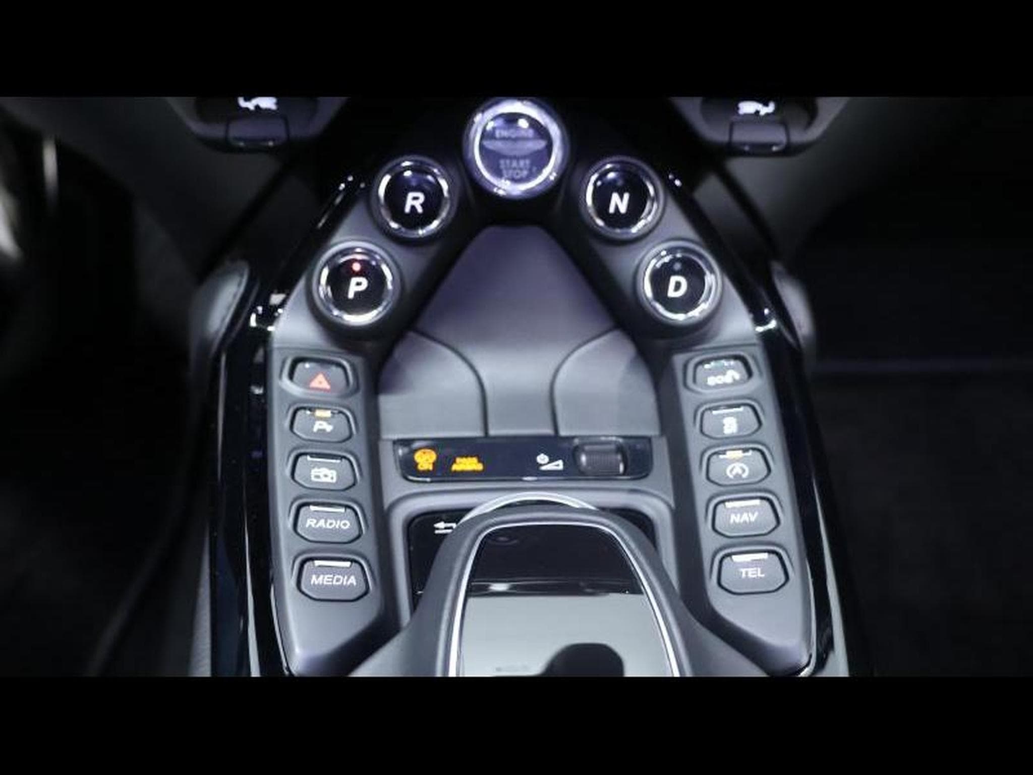 Aston-Martin V8 Vantage V8 4.0 510 coupé (2020) - Foto 19