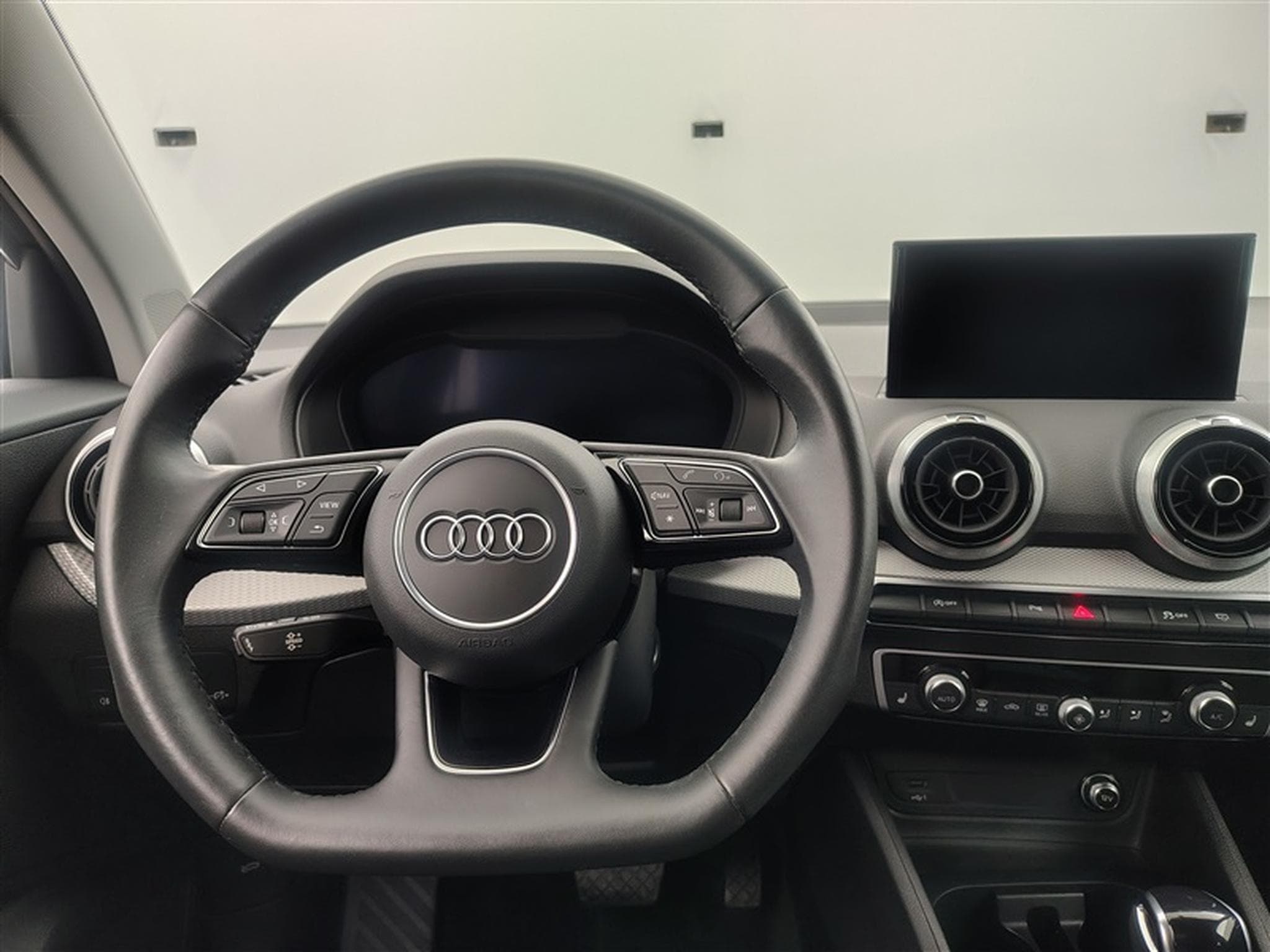 Audi Q2 35 TFSI Business Edition AUTO/CUIR/NAVI/FULL LED/JA17/PDC (2022) - Photo 9