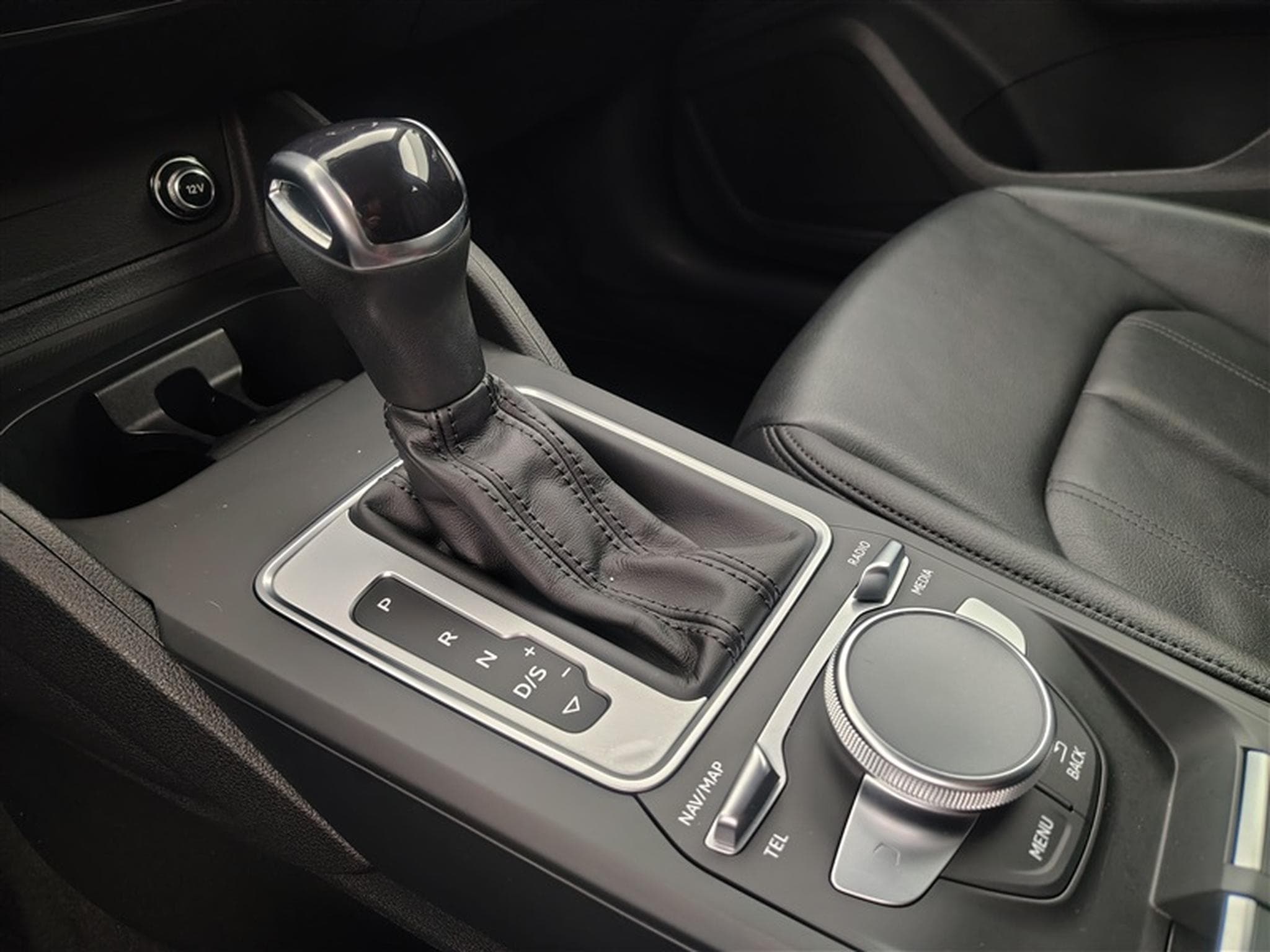 Audi Q2 35 TFSI Business Edition AUTO/CUIR/NAVI/FULL LED/JA17/PDC (2022) - Photo 12