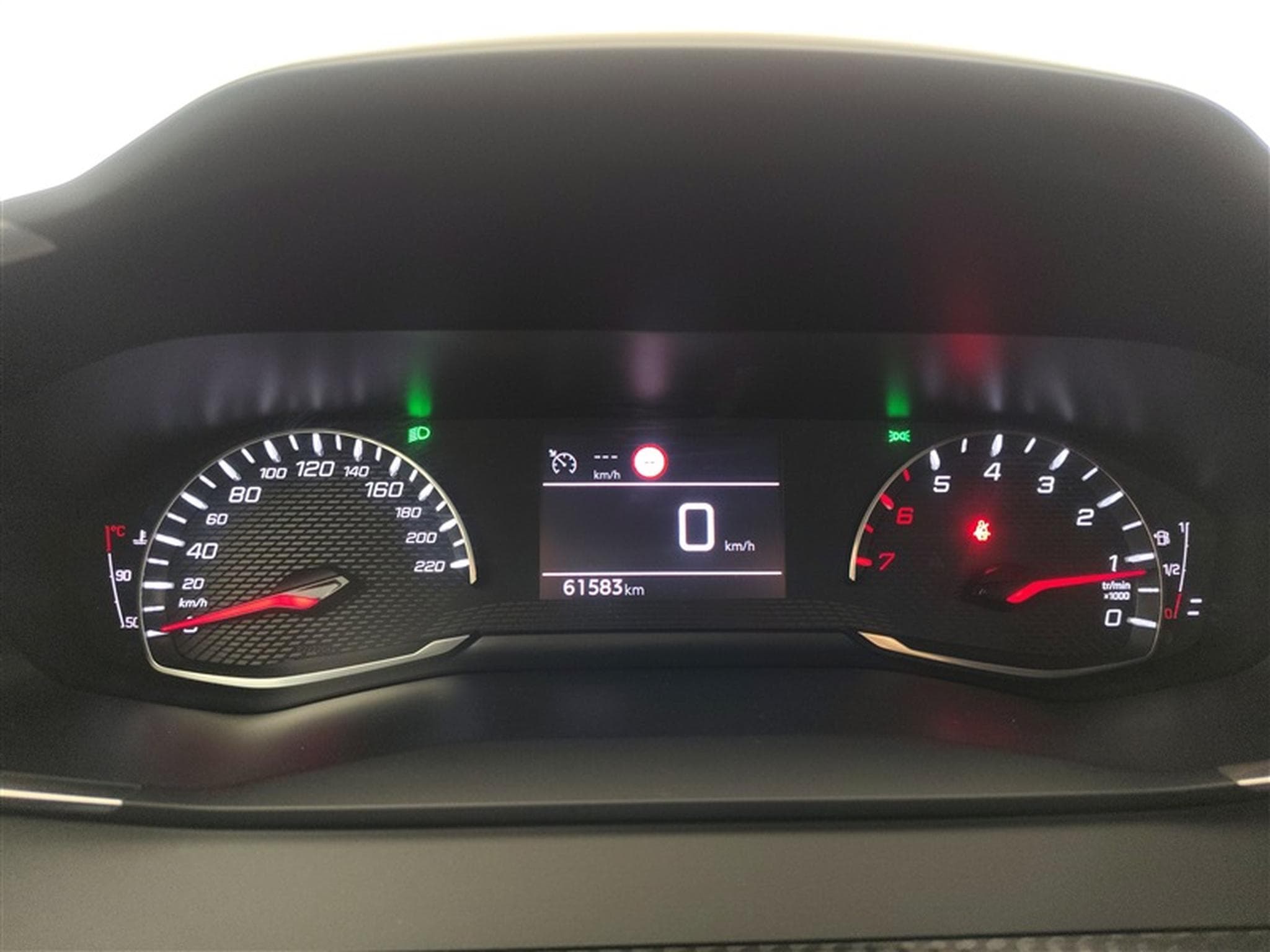 Peugeot 208 1.2i PureTech Style (EU6.4) (2022) - Photo 10