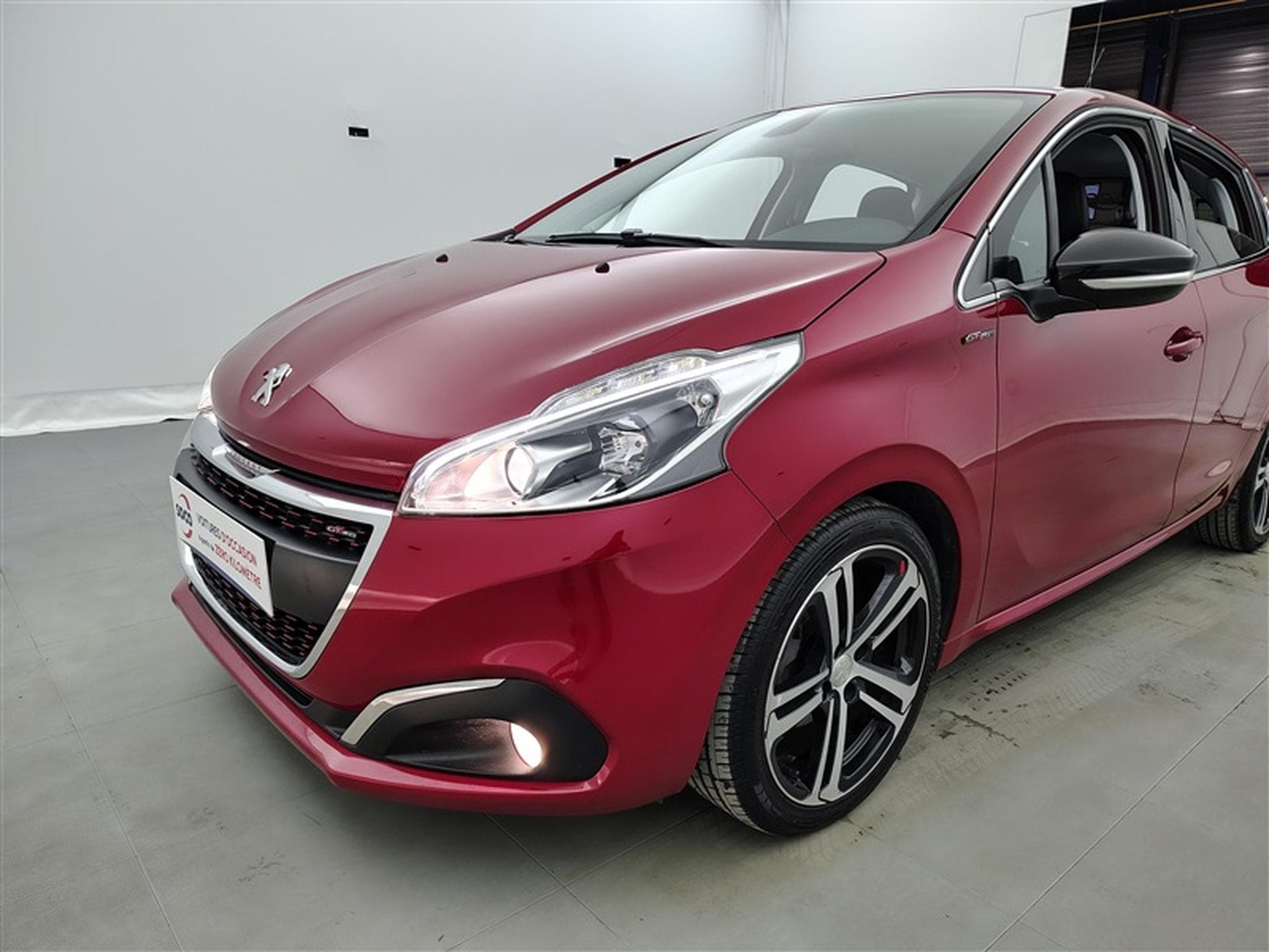 Peugeot 208 1.6 BlueHDi GT Line (2017) - Foto 15
