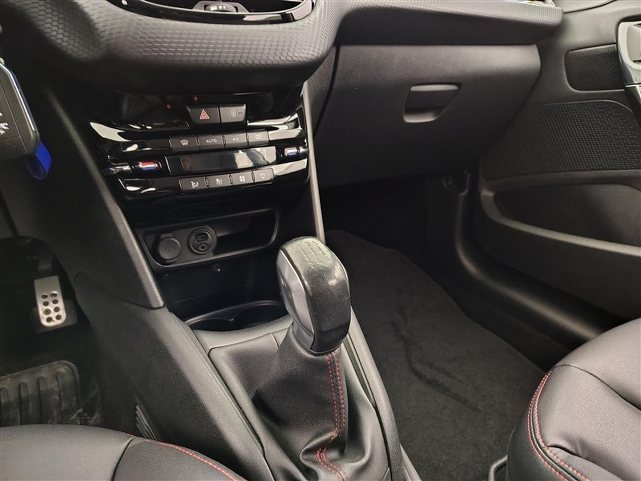 Peugeot 208 1.6 BlueHDi GT Line (2017) - Foto 12