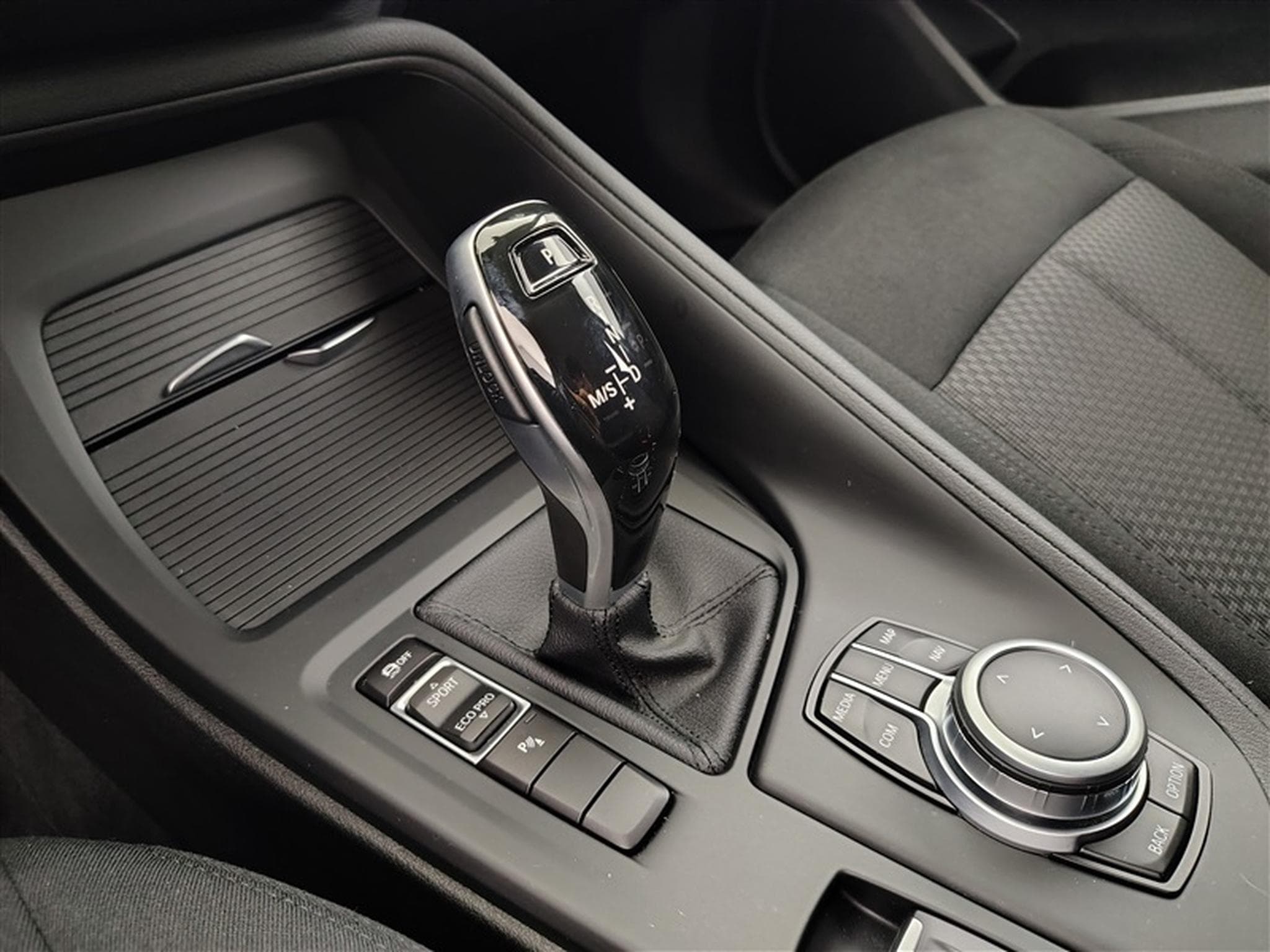 BMW X1 1.5 dA sDrive16 NAVI / CLIM / PDC AV-AR (2022) - Photo 12