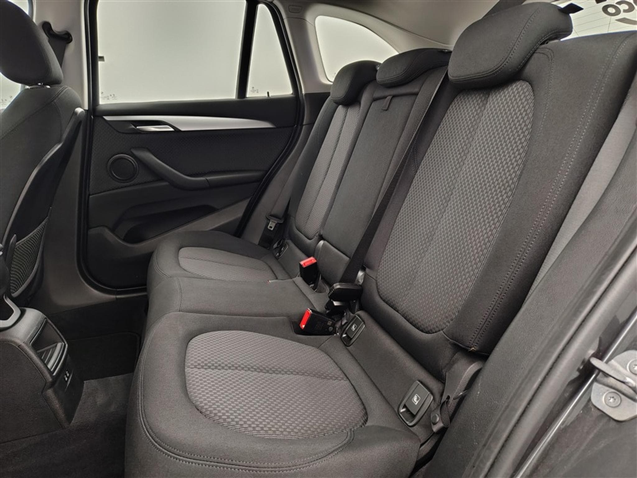 BMW X1 1.5 dA sDrive16 NAVI / CLIM / PDC AV-AR (2022) - Photo 13