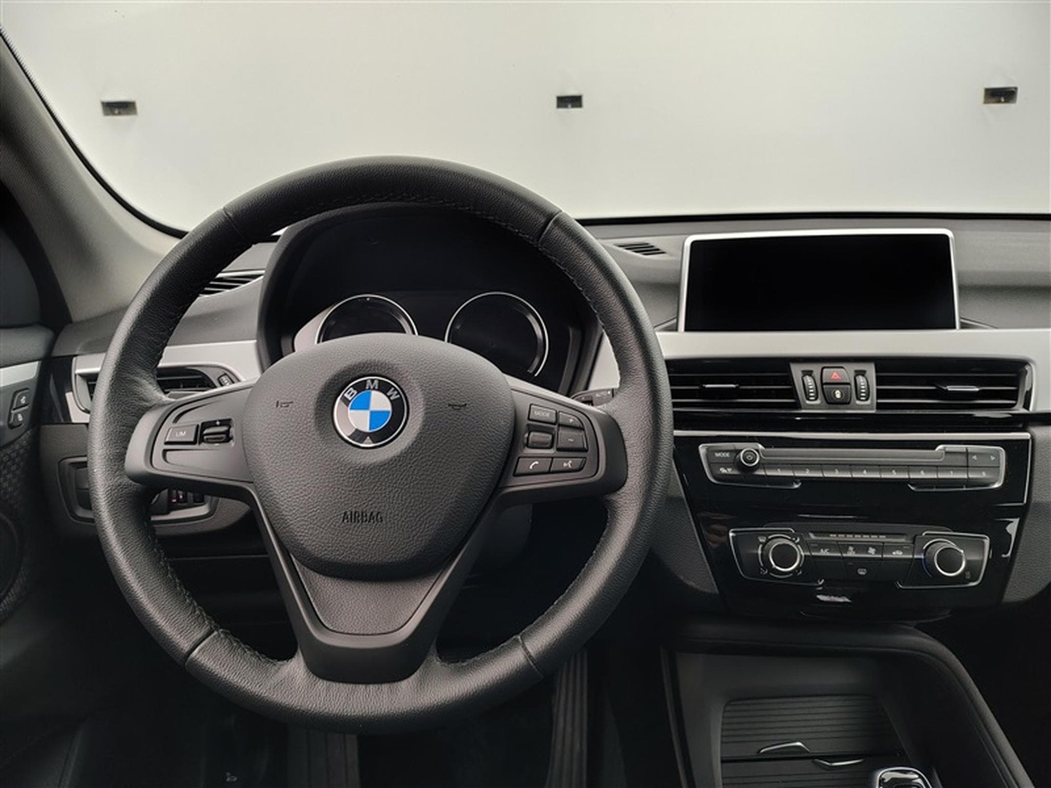 BMW X1 1.5 dA sDrive16 NAVI / CLIM / PDC AV-AR (2022) - Photo 9