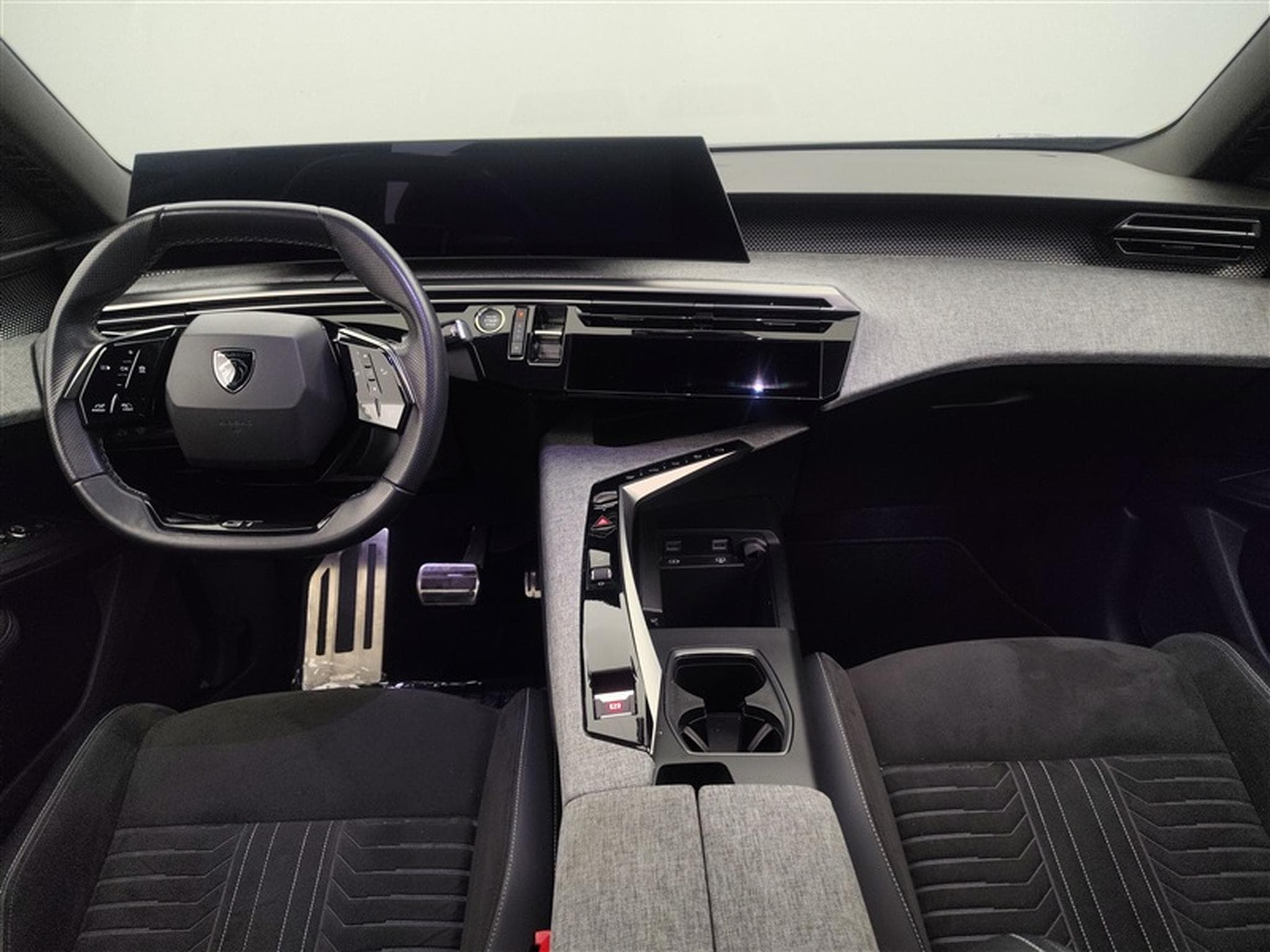 Peugeot 5008 1.2 Hybrid 136Cv E-DCS6 GT 7 PL / S-CUIR / NAVI (2025) - Photo 8