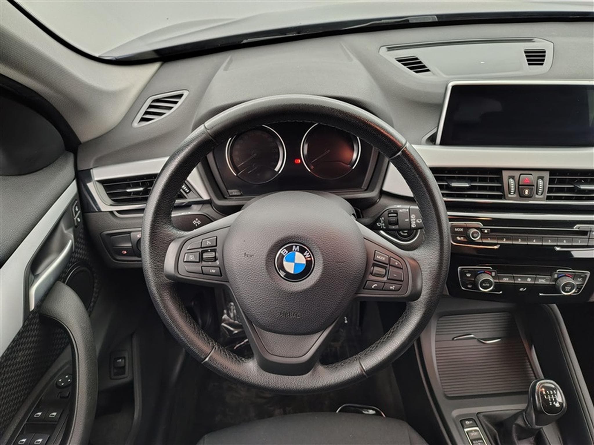 BMW X1 1.5i sDrive18 NAVIPRO / PDC AV+AR / JA 17" (2020) - Photo 9