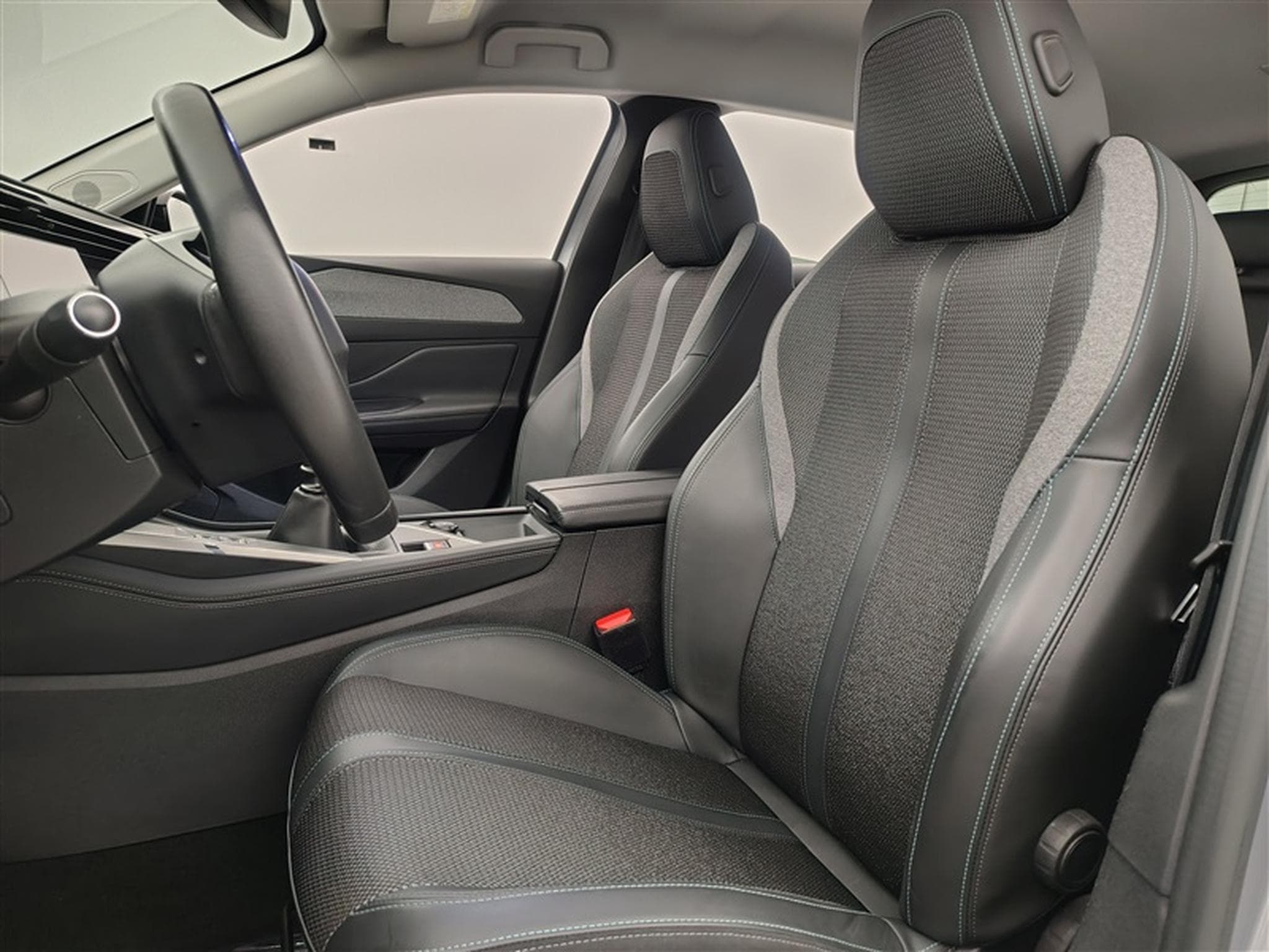 Peugeot 308 1.2 PureTech Allure S&S (EU6.4) (2022) - Photo 7