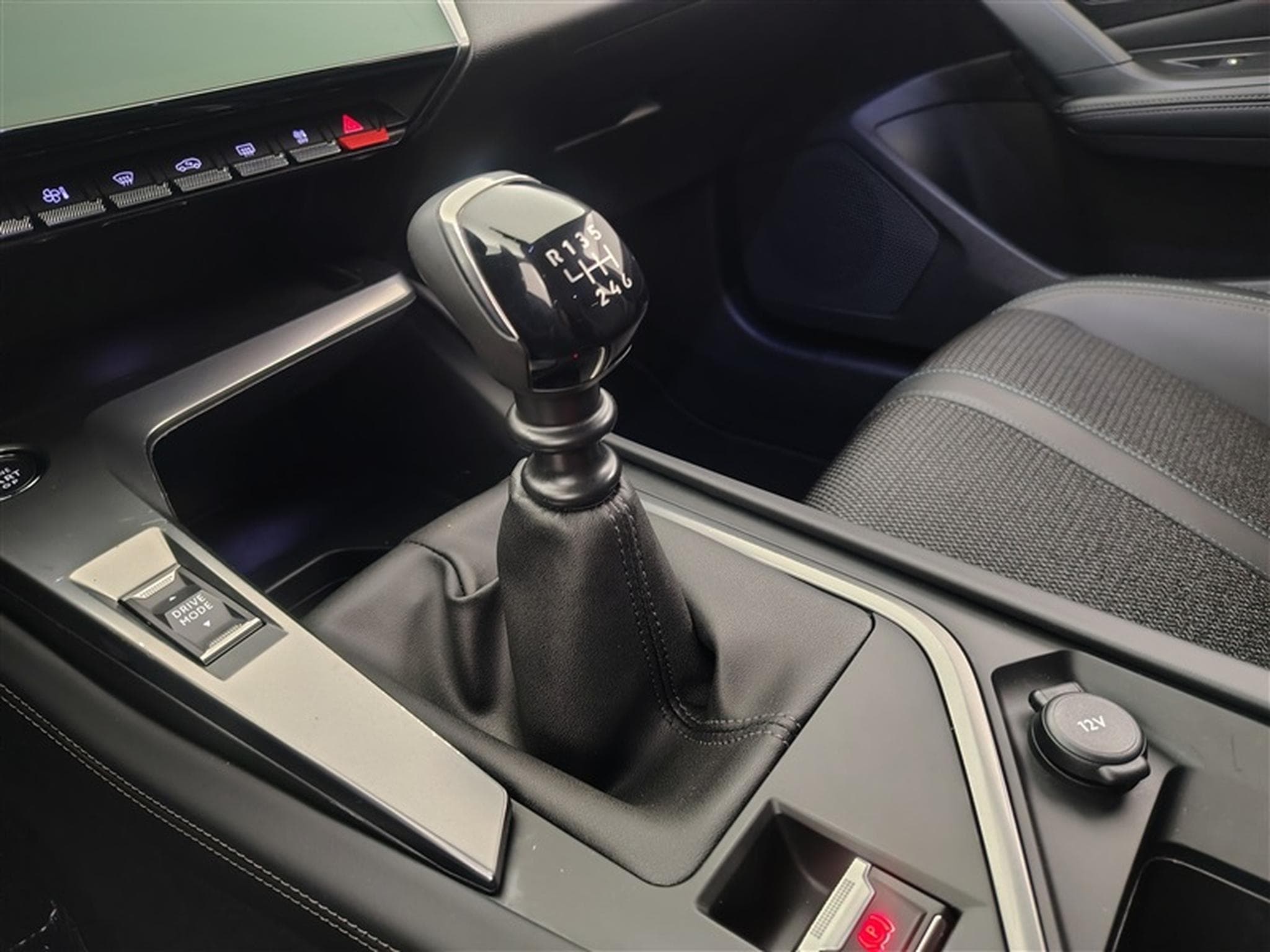 Peugeot 308 1.2 PureTech Allure S&S (EU6.4) (2022) - Photo 12