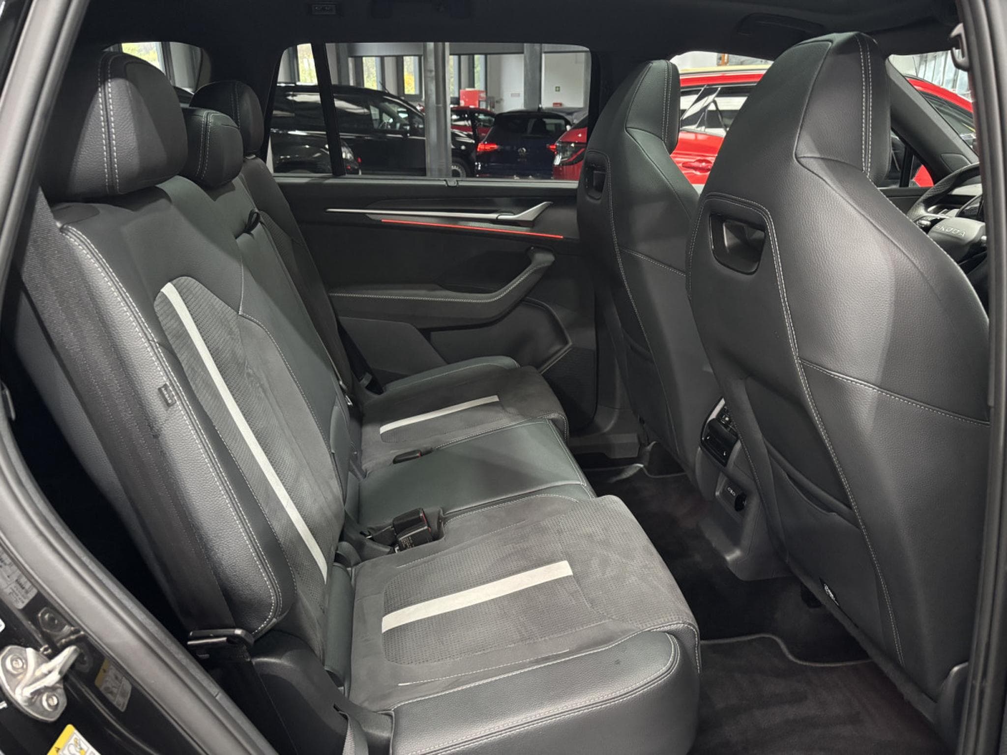 Skoda Kodiaq 2.0 TDI SPORT LINE 4x4 7Places (2025) - Foto 12
