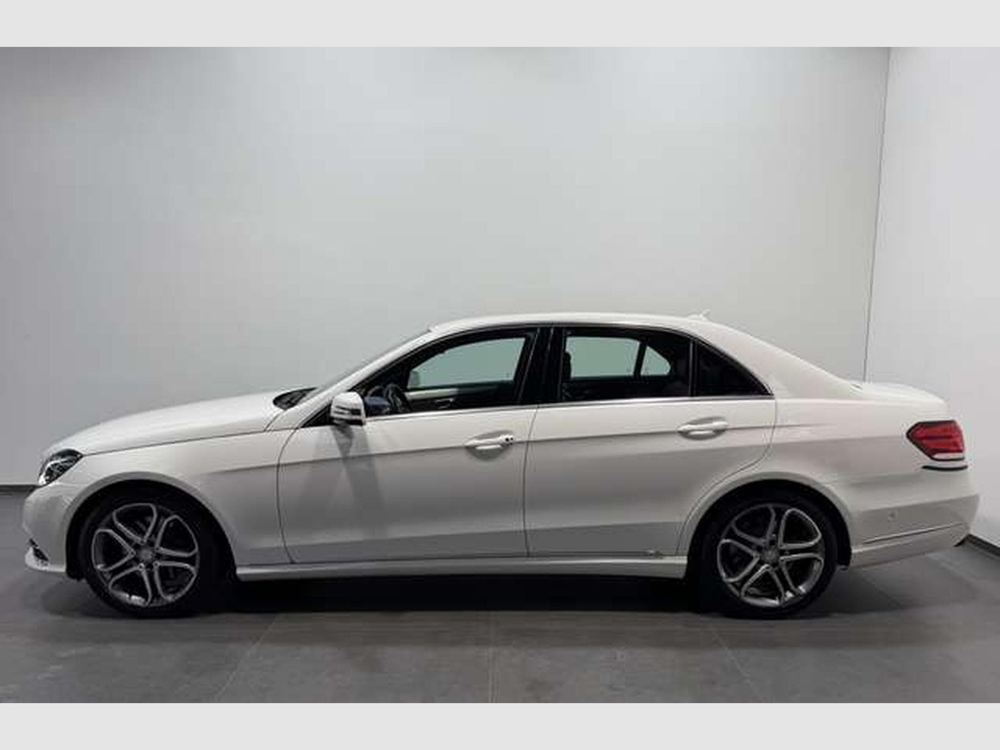 Mercedes E 220 CDI Limousine BlueEfficiency *SHZ*LED*Navi (2014) - Photo 3