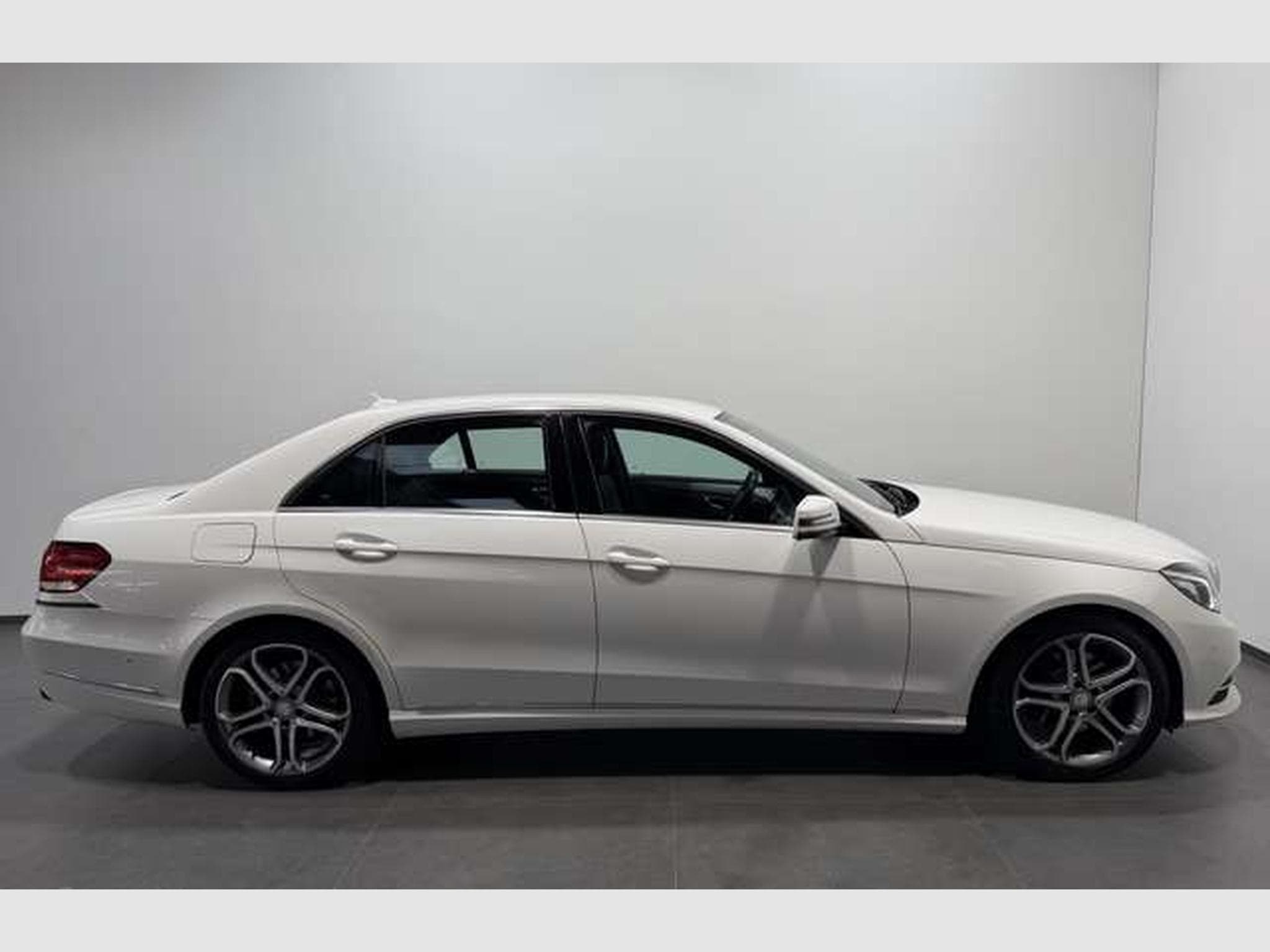 Mercedes E 220 CDI Limousine BlueEfficiency *SHZ*LED*Navi (2014) - Photo 4