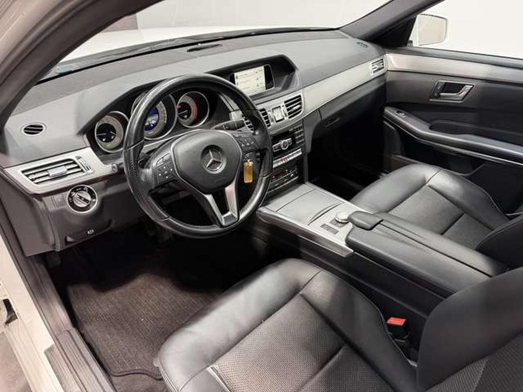 Mercedes E 220 CDI Limousine BlueEfficiency *SHZ*LED*Navi (2014) - Photo 8
