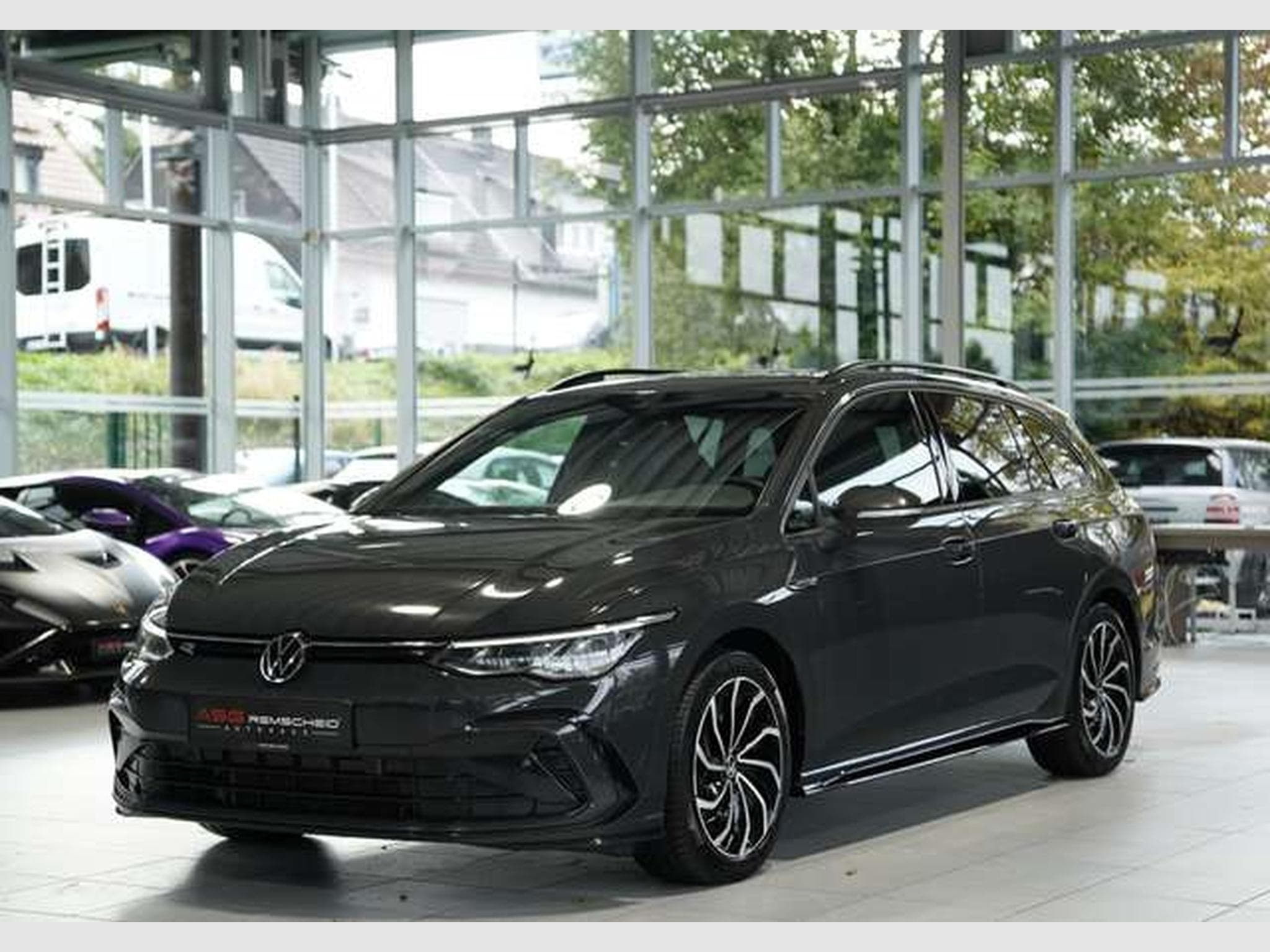 VW Golf VIII Variant R-Line 1.H *MwSt. *SHZ *Touch (2022) - Photo 3