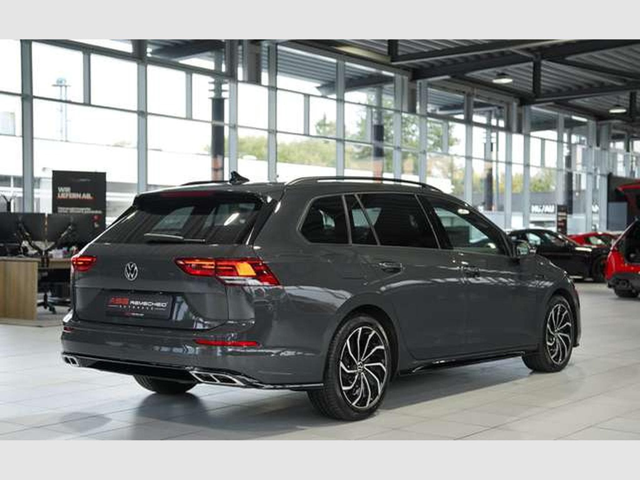 VW Golf VIII Variant R-Line 1.H *MwSt. *SHZ *Touch (2022) - Photo 7