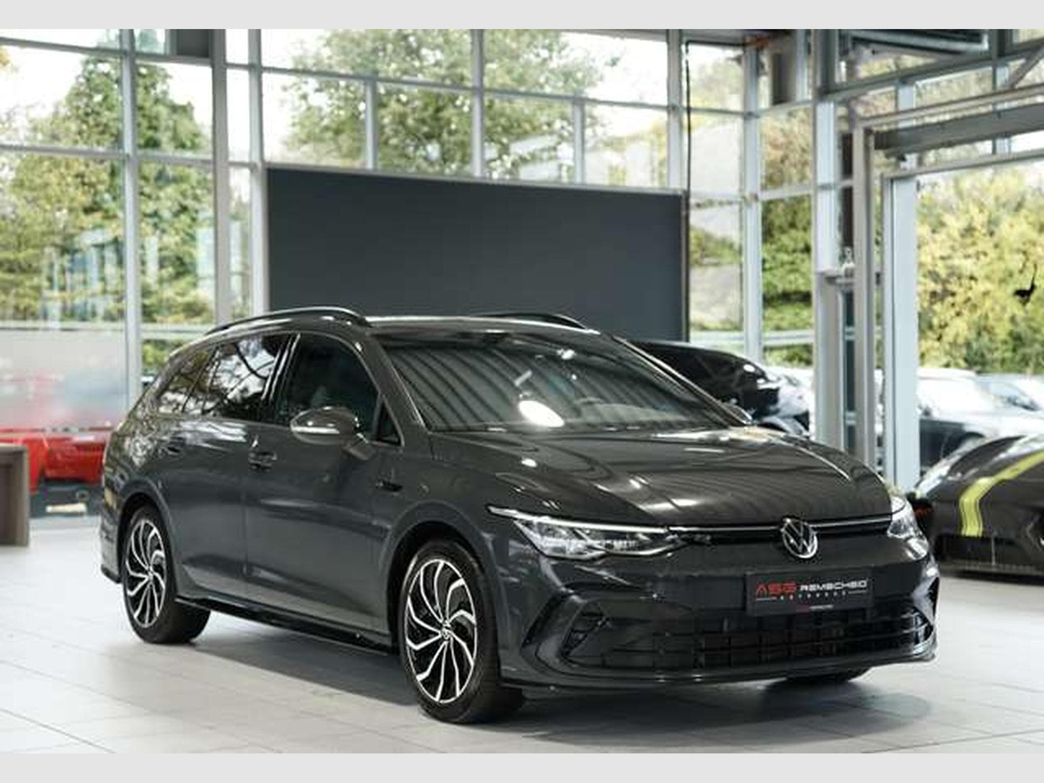 VW Golf VIII Variant R-Line 1.H *MwSt. *SHZ *Touch (2022) - Photo 4