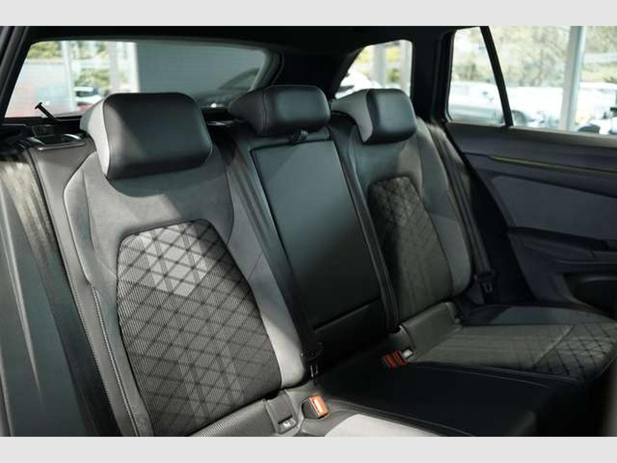 VW Golf VIII Variant R-Line 1.H *MwSt. *SHZ *Touch (2022) - Photo 19