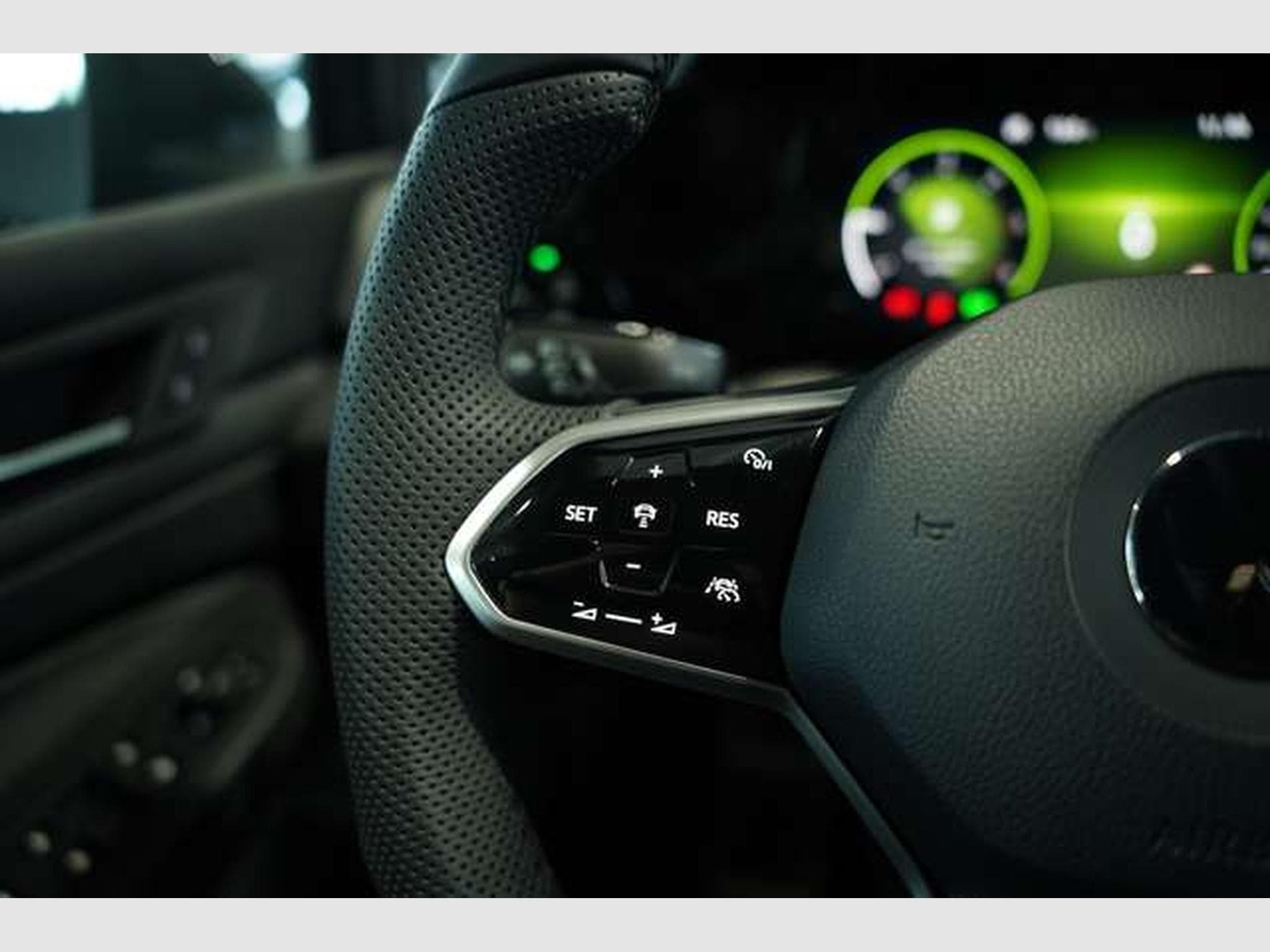 VW Golf VIII Variant R-Line 1.H *MwSt. *SHZ *Touch (2022) - Photo 34